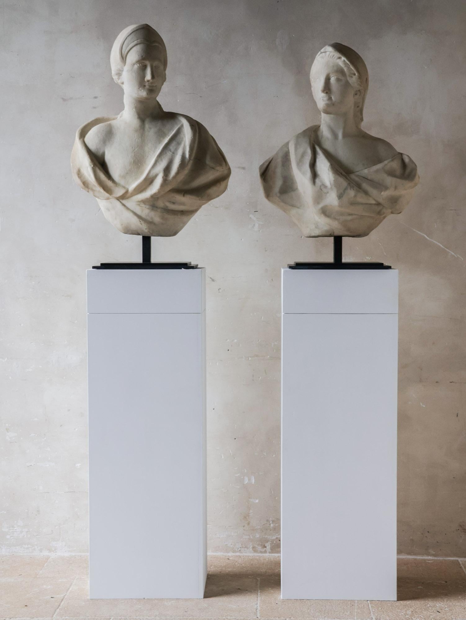 Pair of Marble Busts, Italy, c. 1690, Carrara Marble In Good Condition In Baambrugge, NL