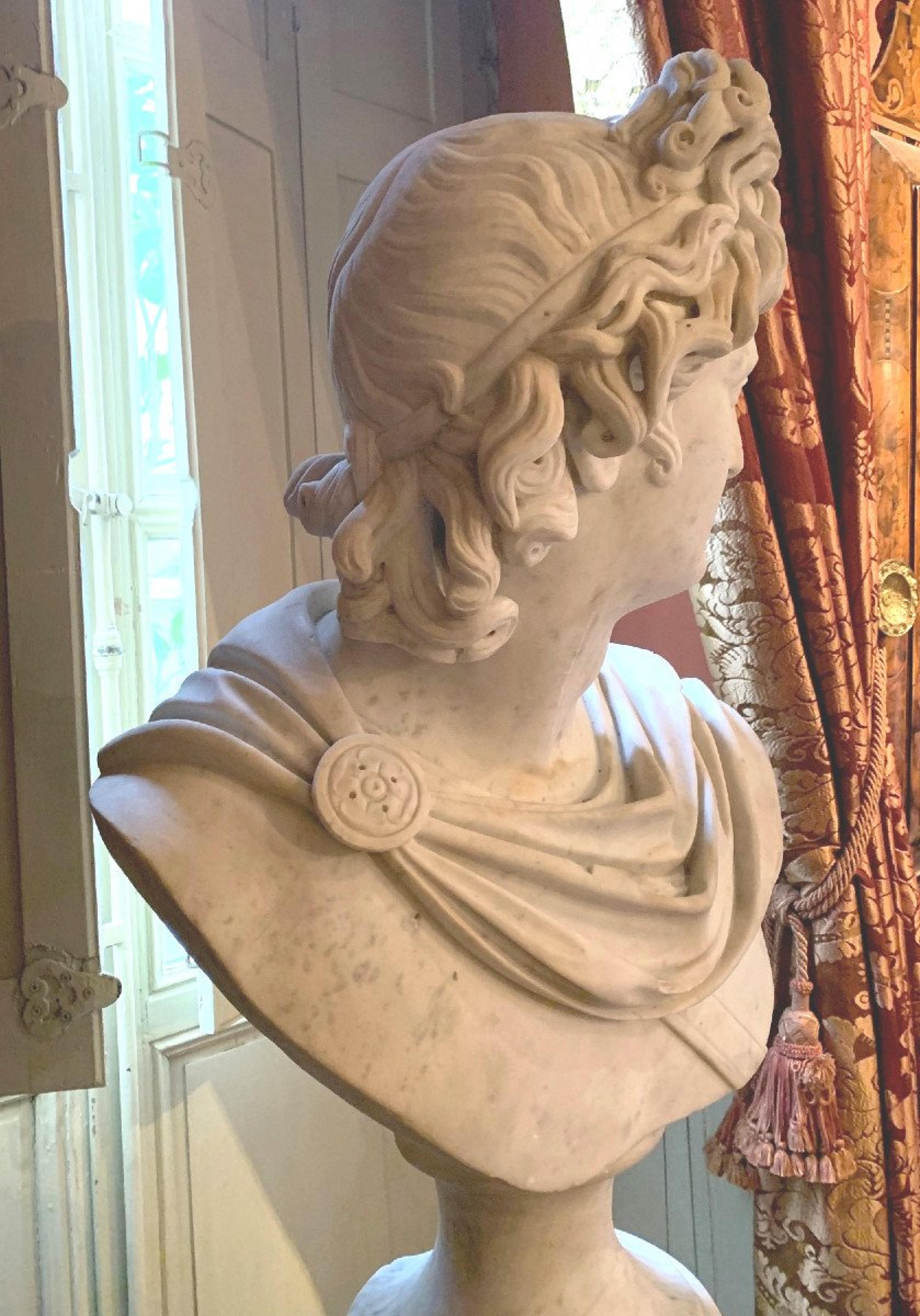 Pair of Marble Busts on a Column, 19th Century  In Good Condition In TOULOUSE, FR