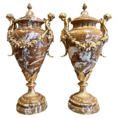 Pair of marble urns decorated with putti, Napoleon III period, 19th century