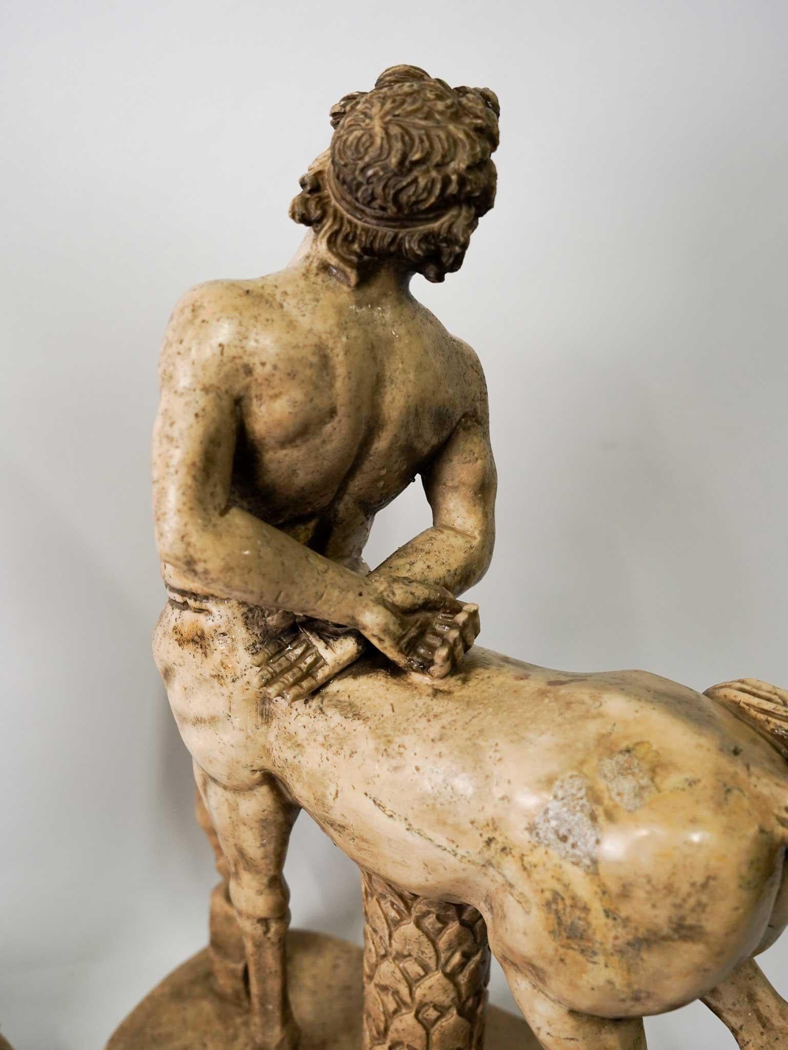 Inconnu Sculpture de centaures en marbre jaune de Sienne de Furietti, sculpture ancienne en vente