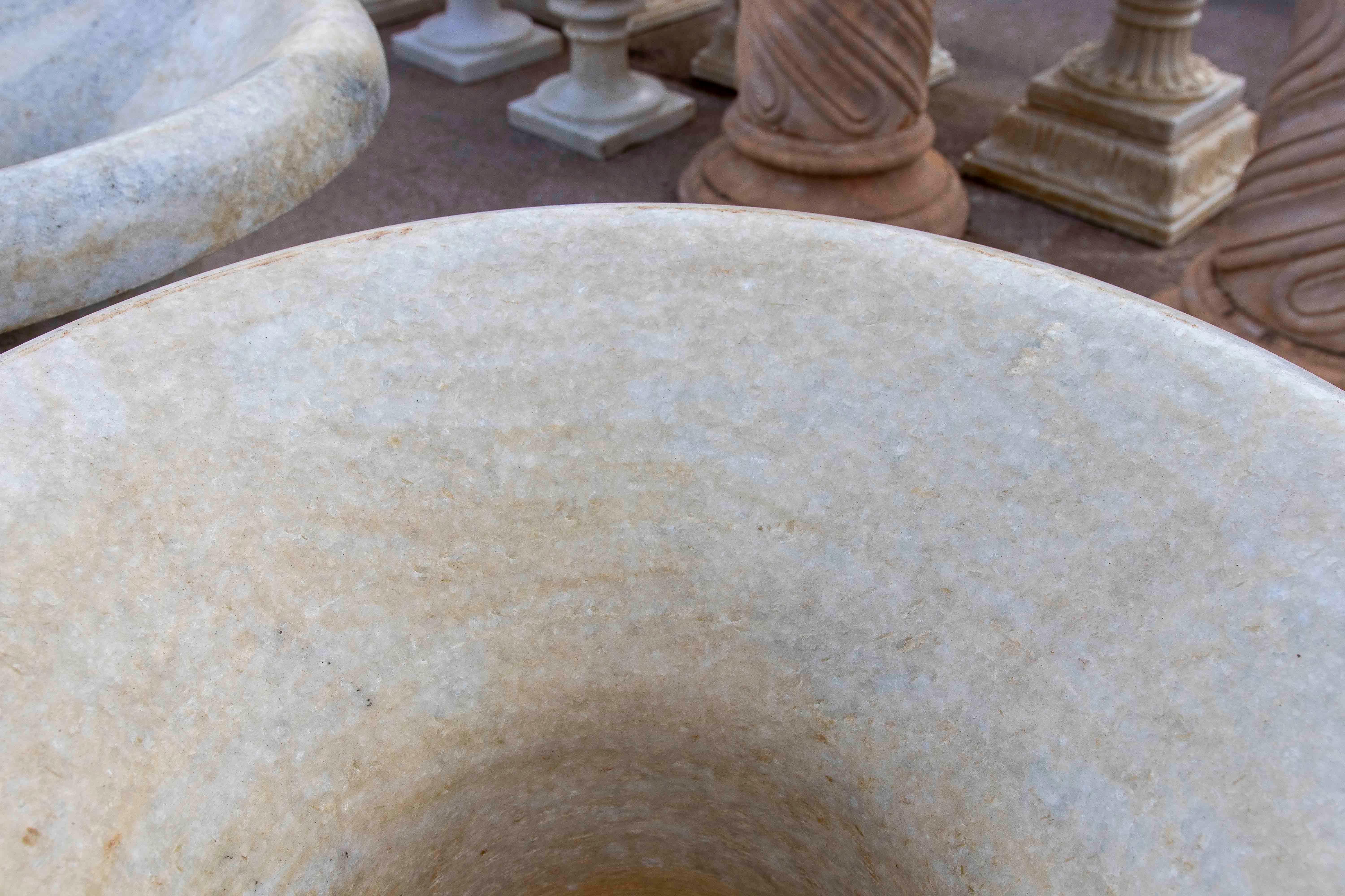Paire de tasses en marbre blanc naturel avec bords arrondis en vente 4