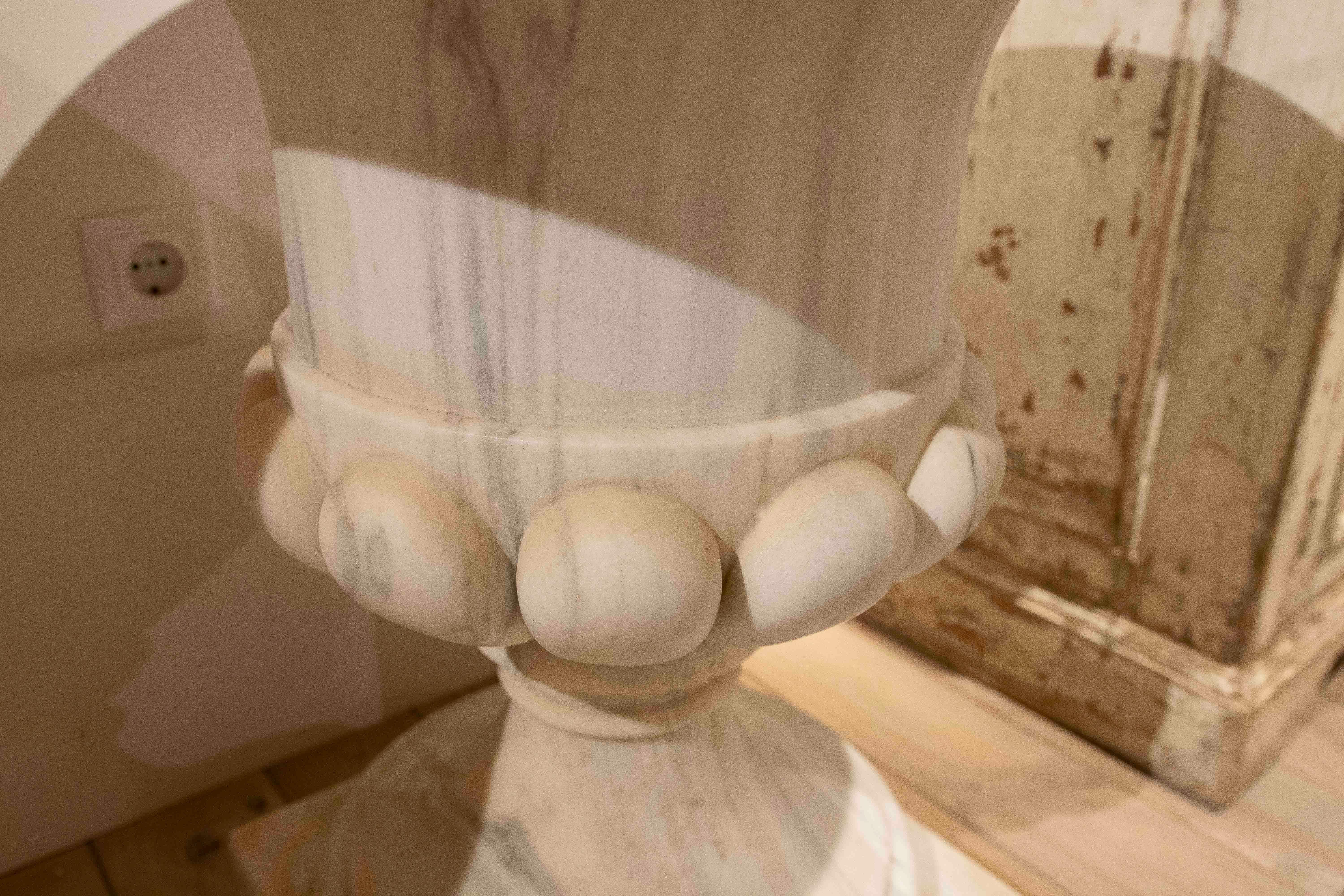Pair of Marble Cups in Natural White Marble with Rounded Edges 15