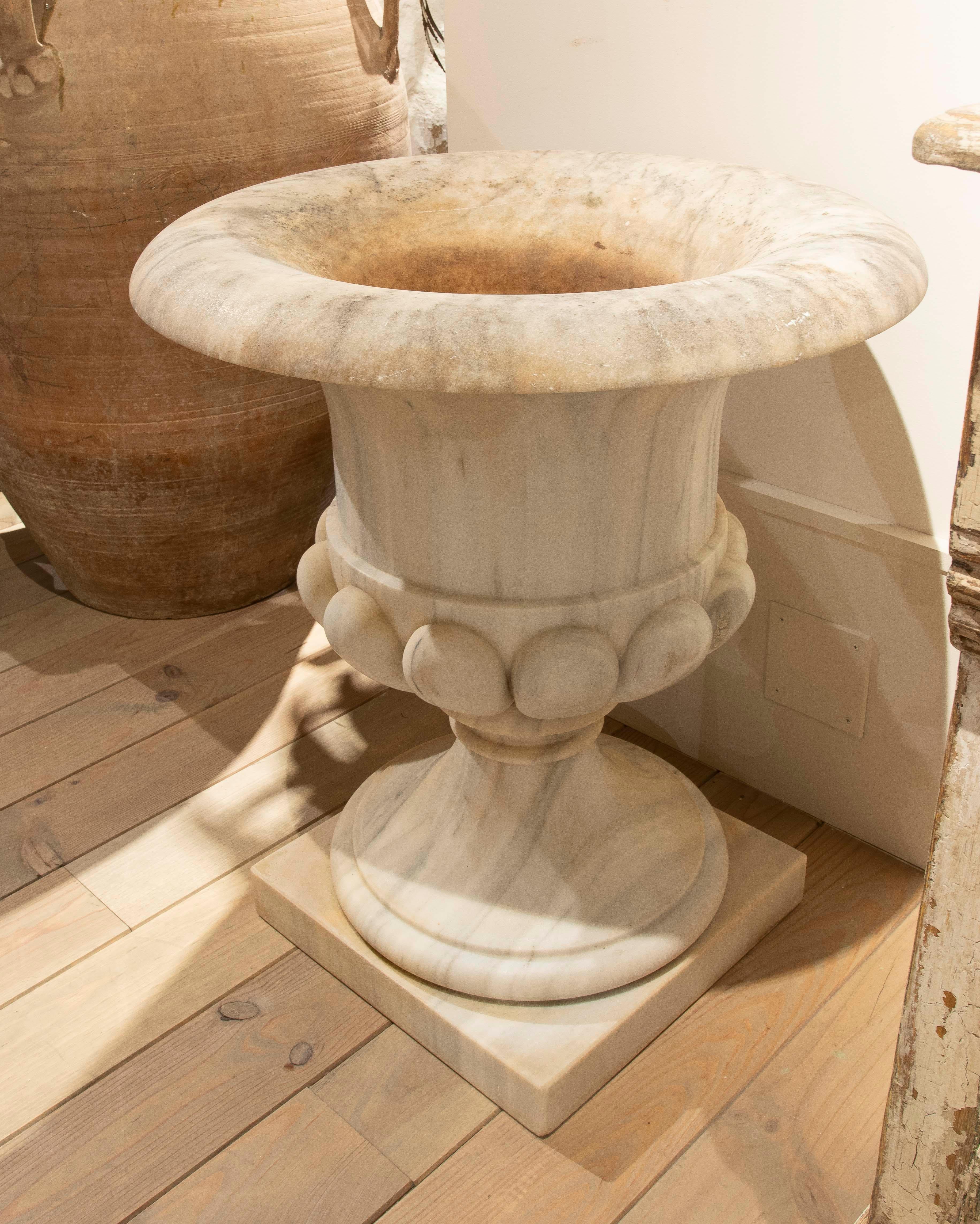 Hand-Carved Pair of Marble Cups in Natural White Marble with Rounded Edges
