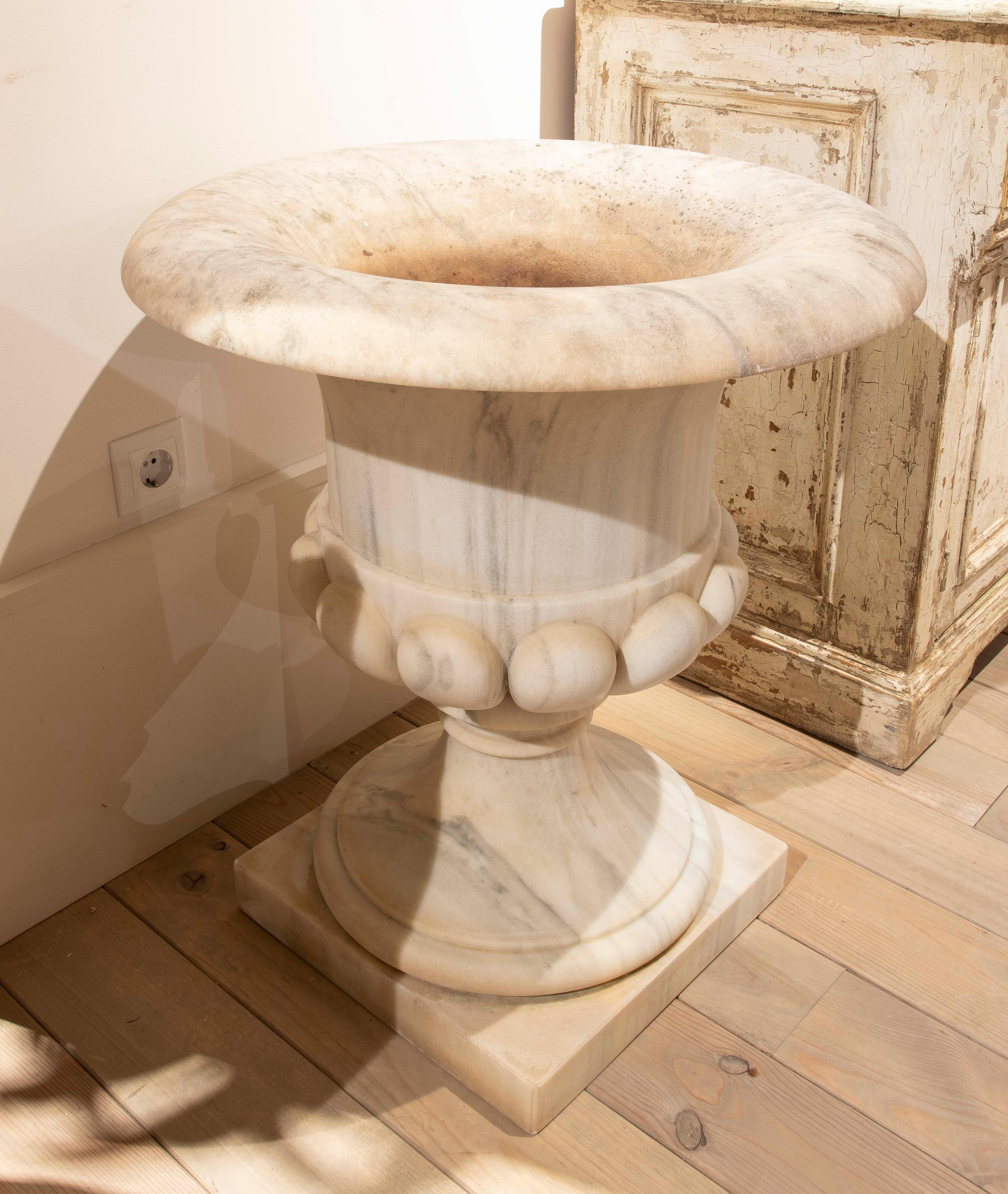 20th Century Pair of Marble Cups in Natural White Marble with Rounded Edges
