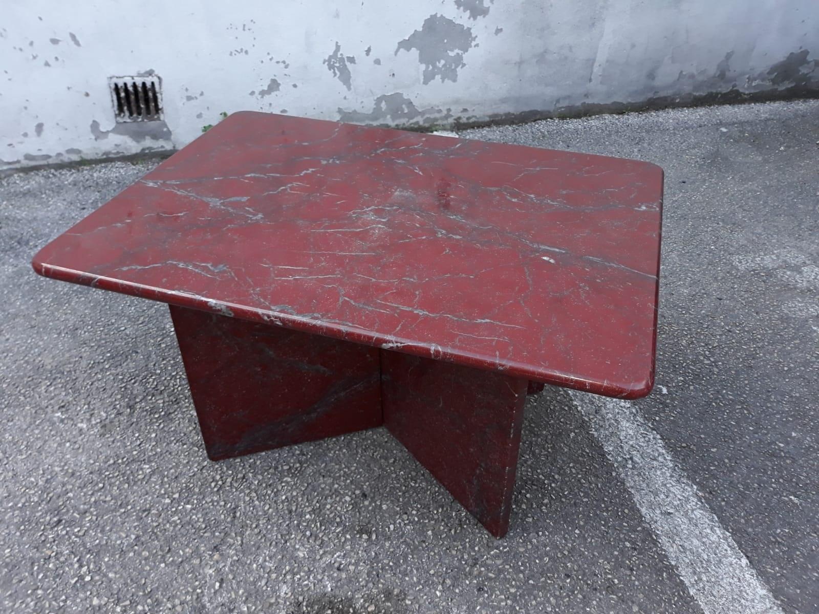deux tables d'appoint en marbre, circa 1970.
