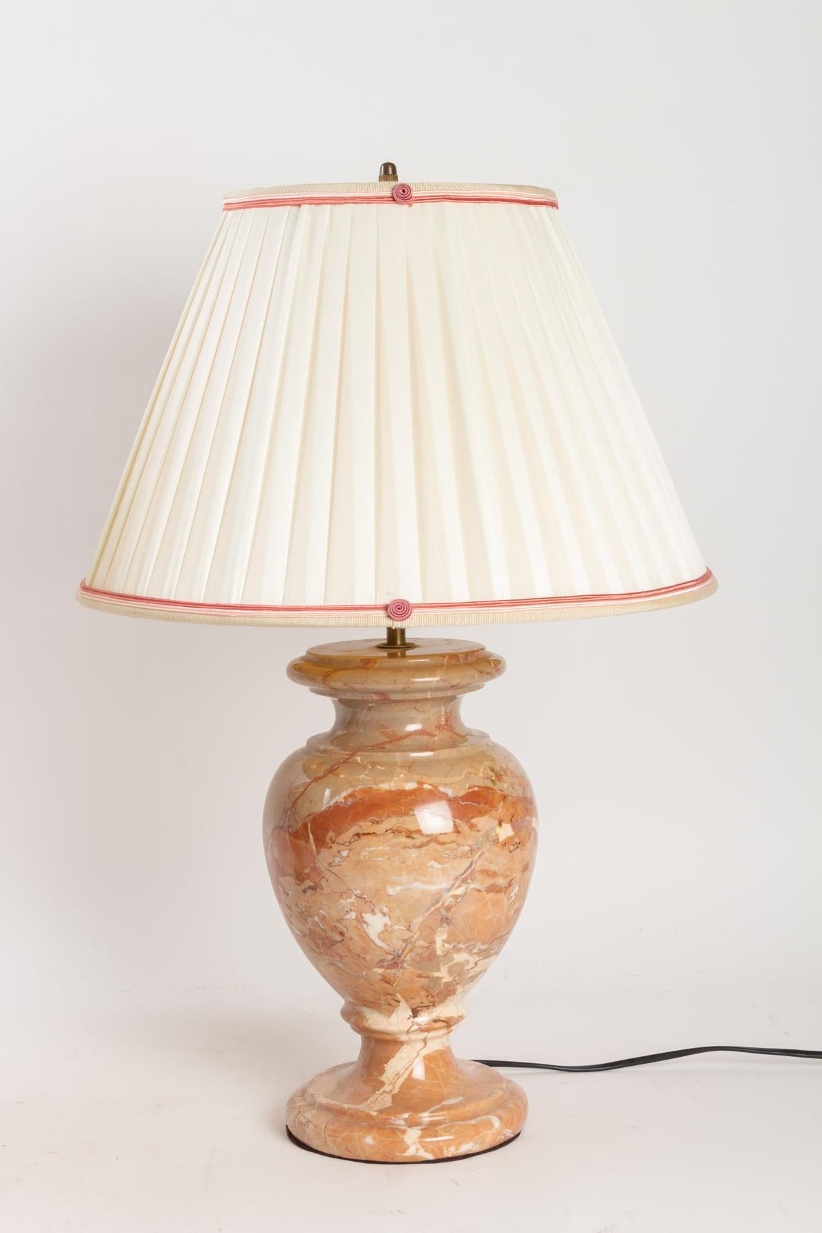 Pair of marble lamps, 20 century.
Measures: H 59 cm, D 40 cm.