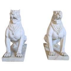 Paire de statues de lions en marbre grandeur nature