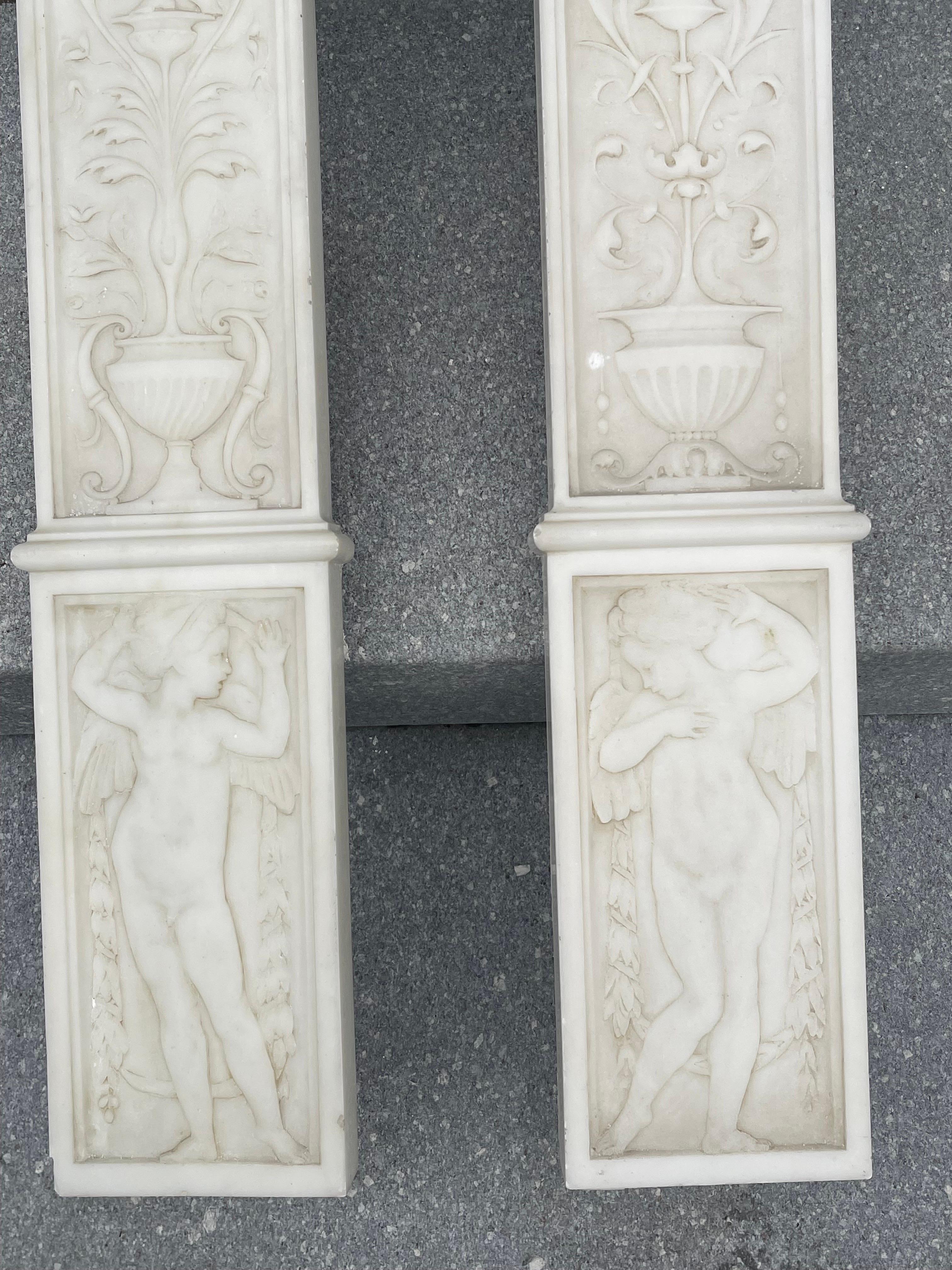 Anglais Paire de reliefs en marbre néoclassique anglais en vente