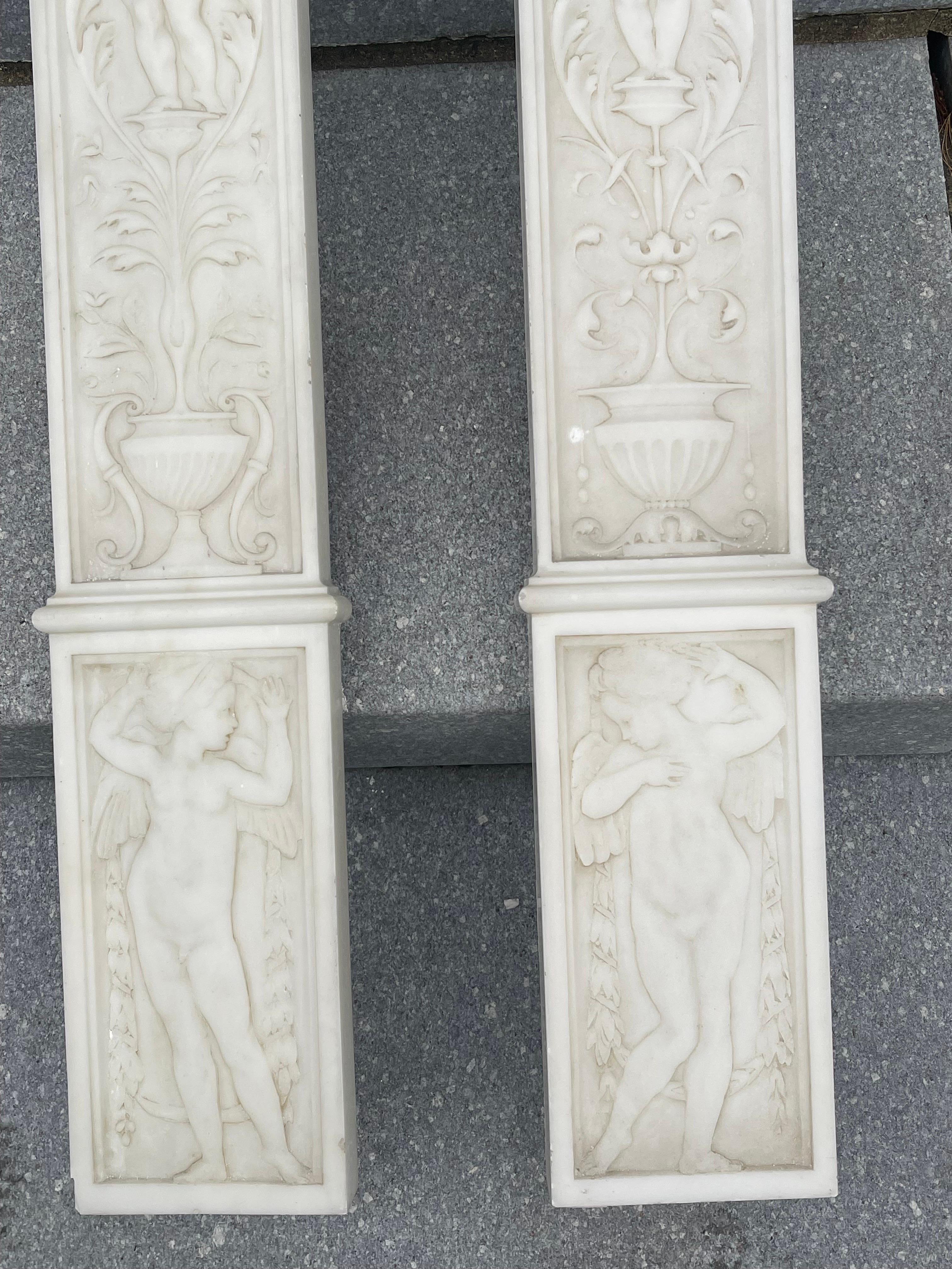 Sculpté à la main Paire de reliefs en marbre néoclassique anglais en vente