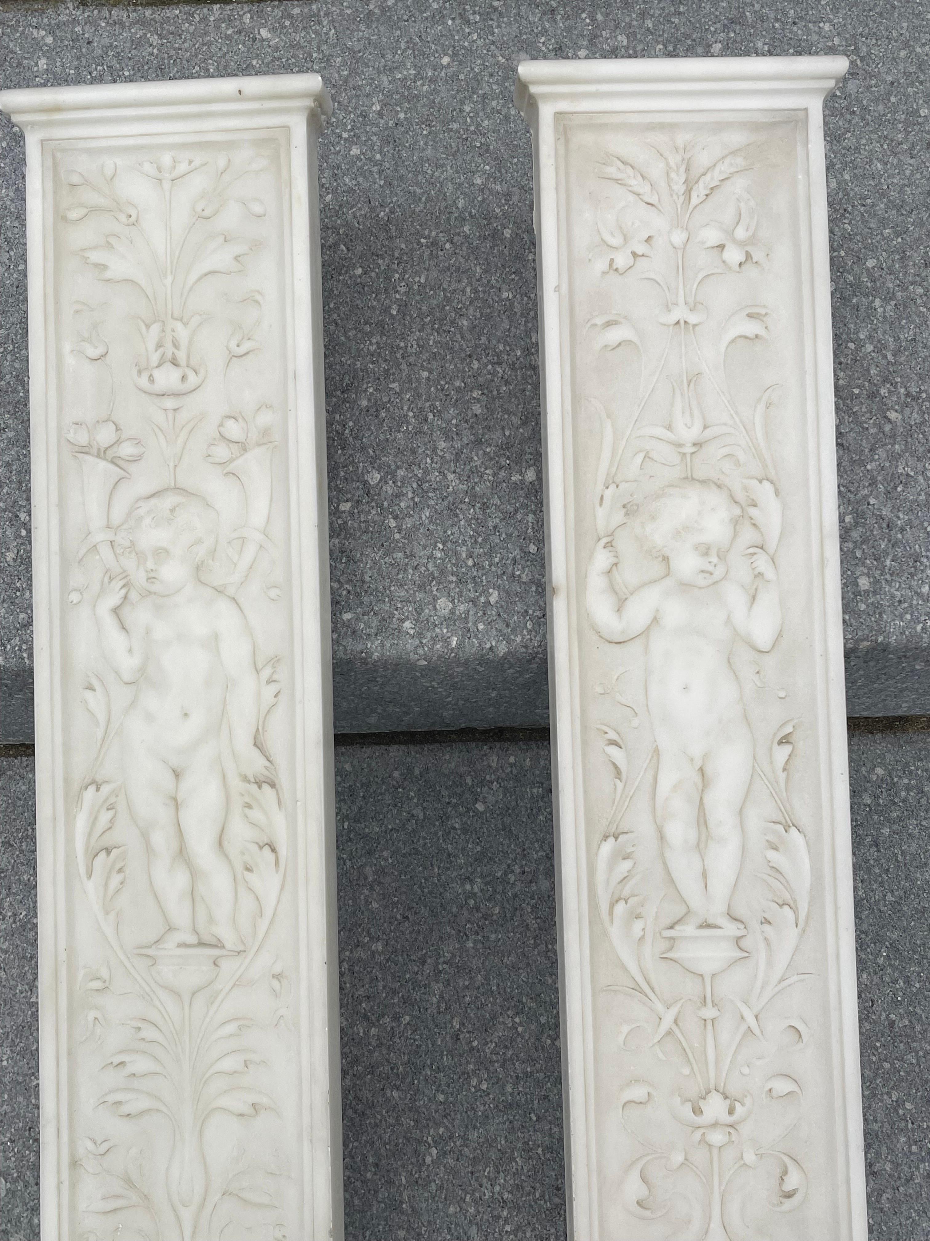 Paire de reliefs en marbre néoclassique anglais Bon état - En vente à New Haven, CT