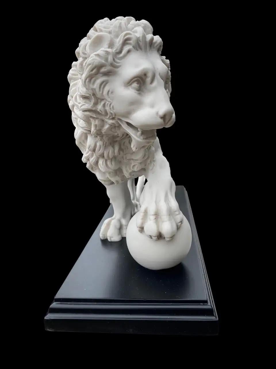 Pair of Marble Sculptures Medici Lions, 20th Century For Sale 6