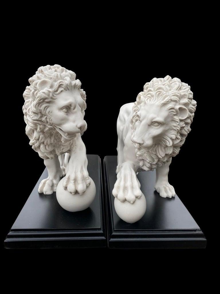 Pair of Marble Sculptures Medici Lions, 20th Century For Sale 1