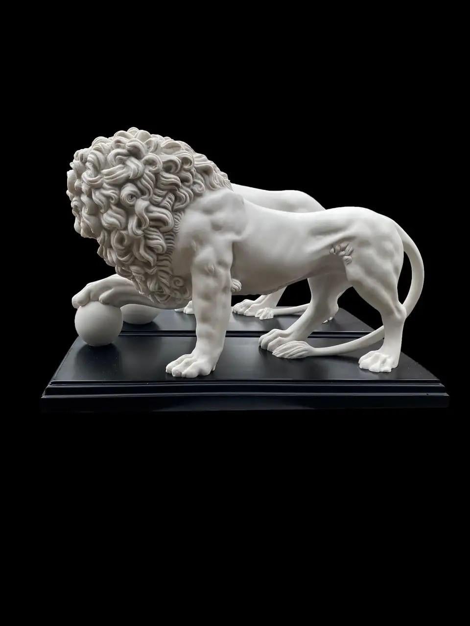 Pair of Marble Sculptures Medici Lions, 20th Century For Sale 2