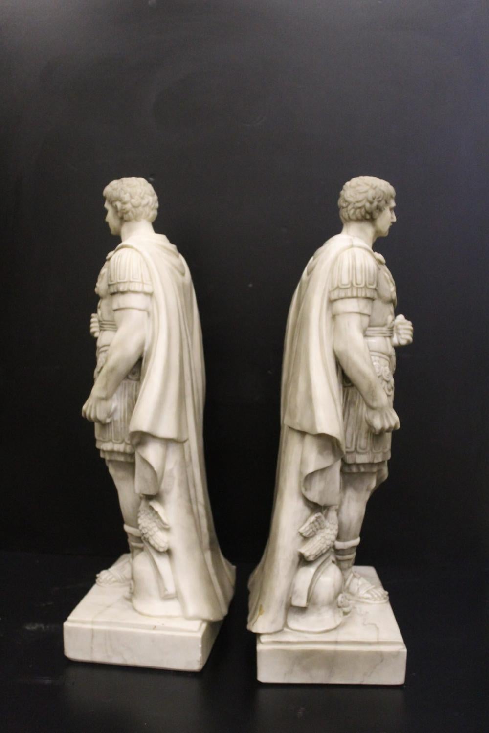 Pair of marble sculptures of Roman gladiators In Good Condition For Sale In Rome, IT