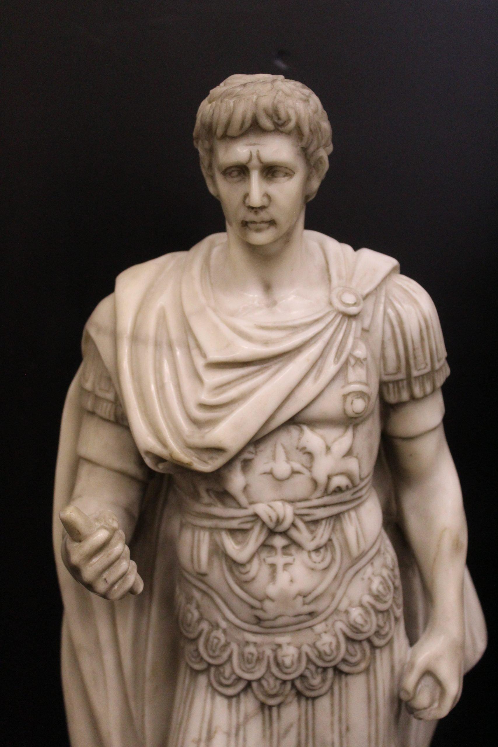 Italian Pair of marble sculptures of Roman gladiators For Sale