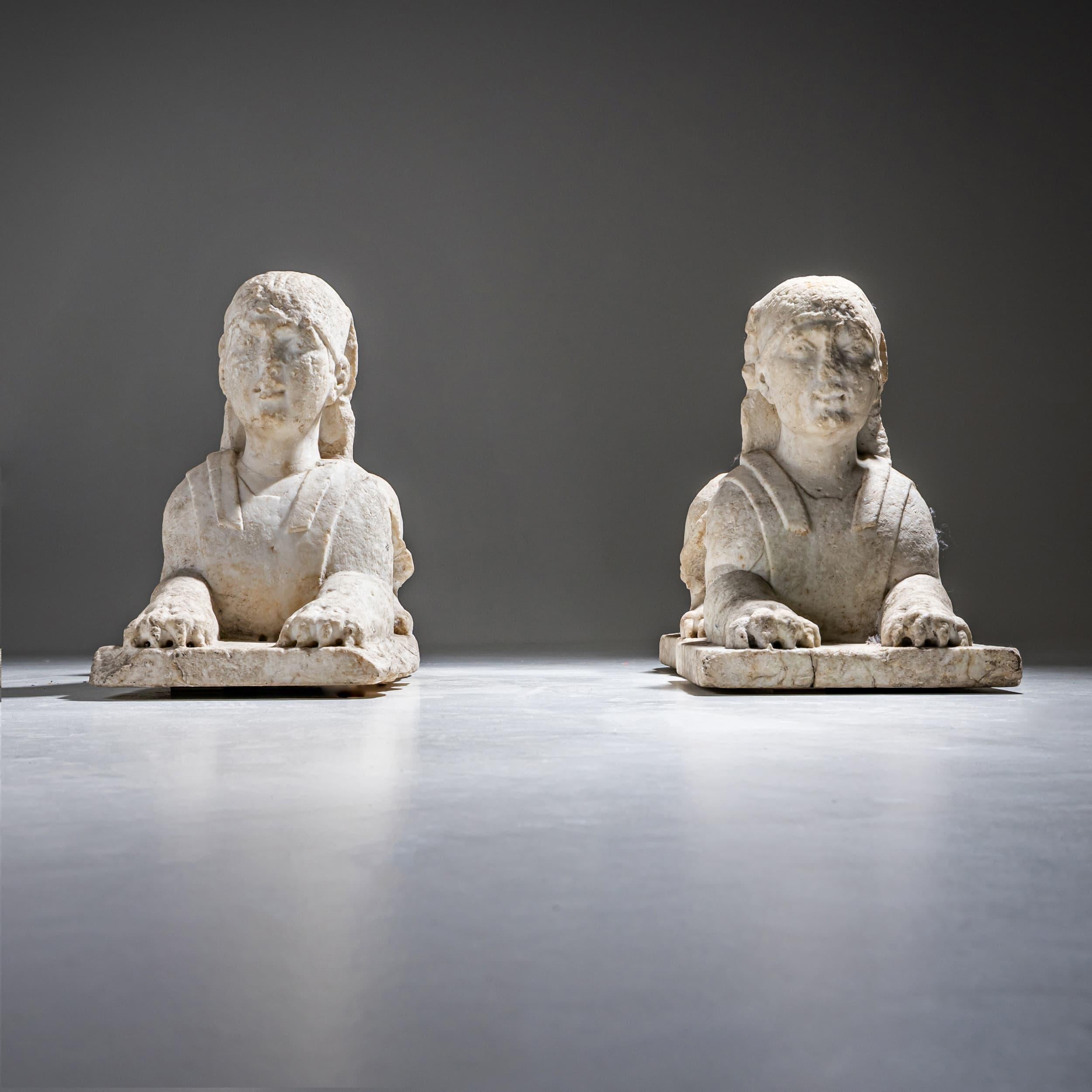 Pair of Marble Sphinxes, Italy, 17th Century in vendita 3
