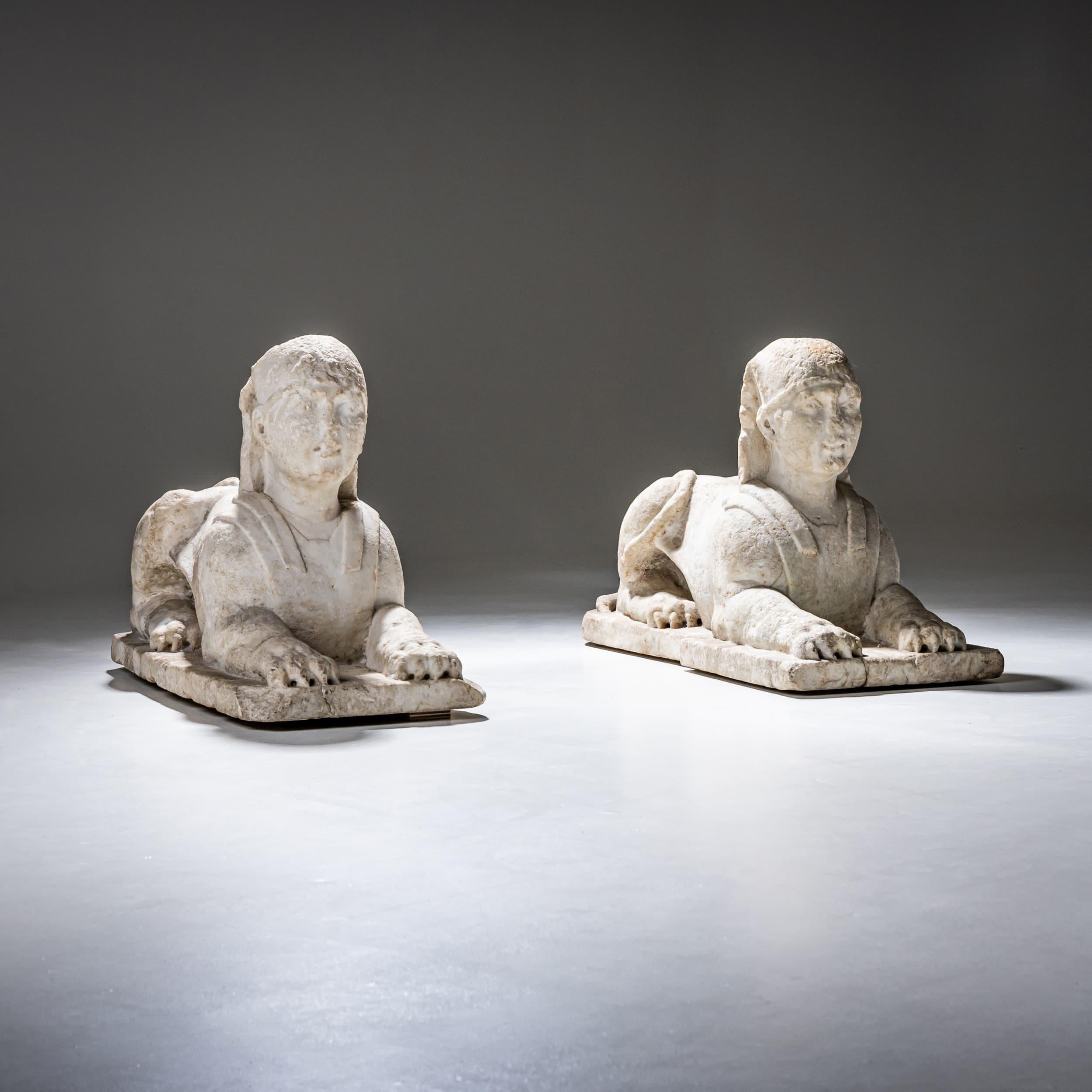 Pair of Marble Sphinxes, Italy, 17th Century in vendita 4