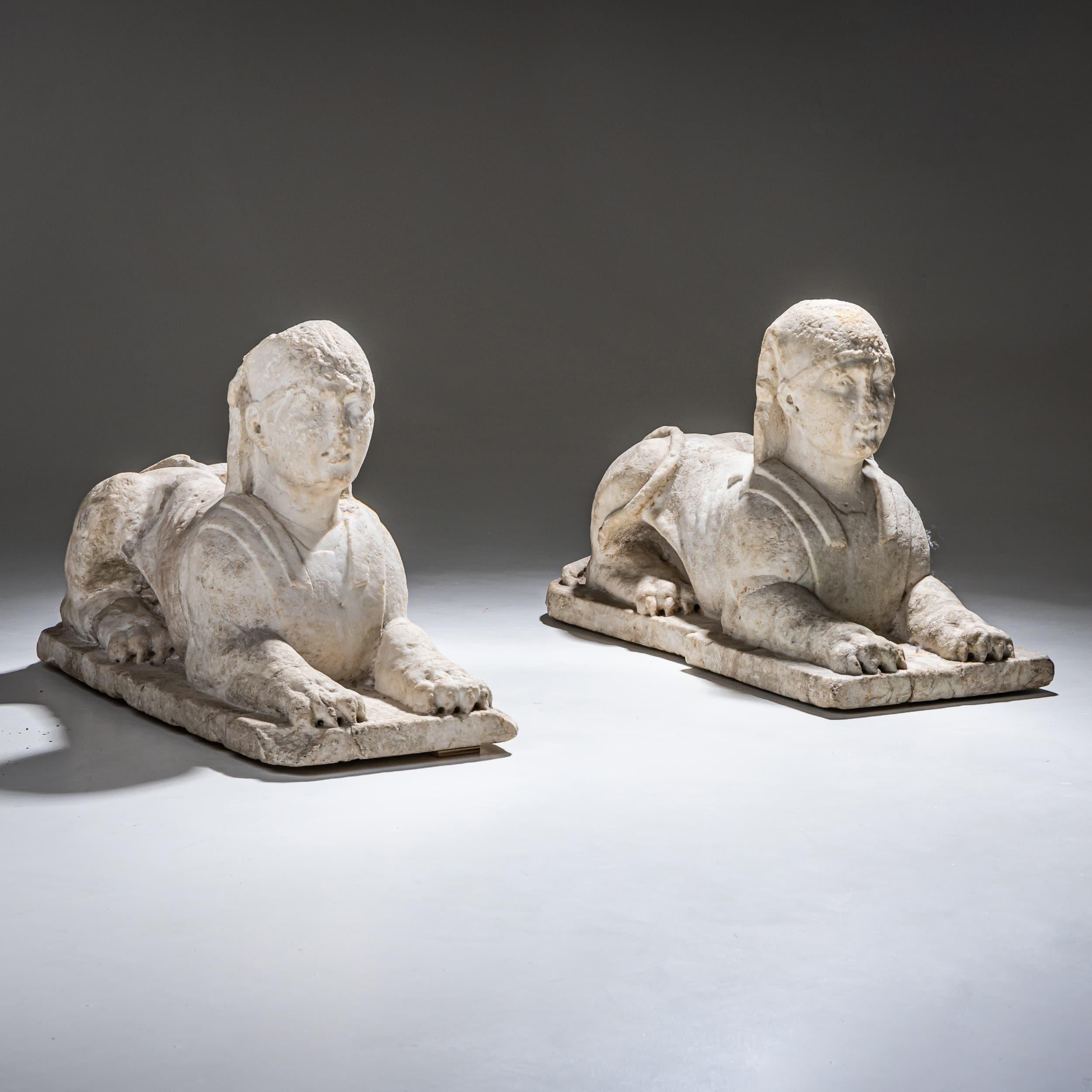 Pair of Marble Sphinxes, Italy, 17th Century In condizioni buone in vendita a Greding, DE
