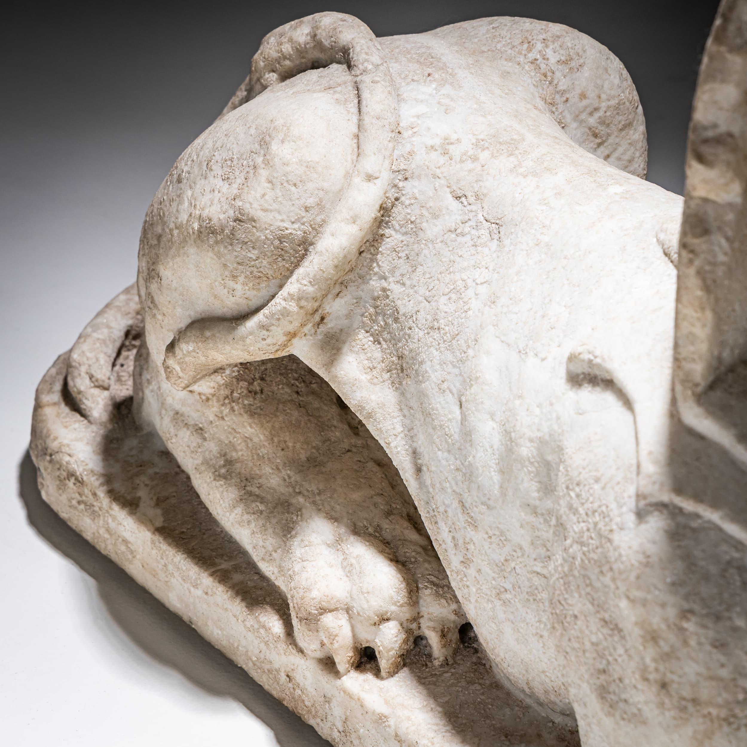Marmo Pair of Marble Sphinxes, Italy, 17th Century in vendita