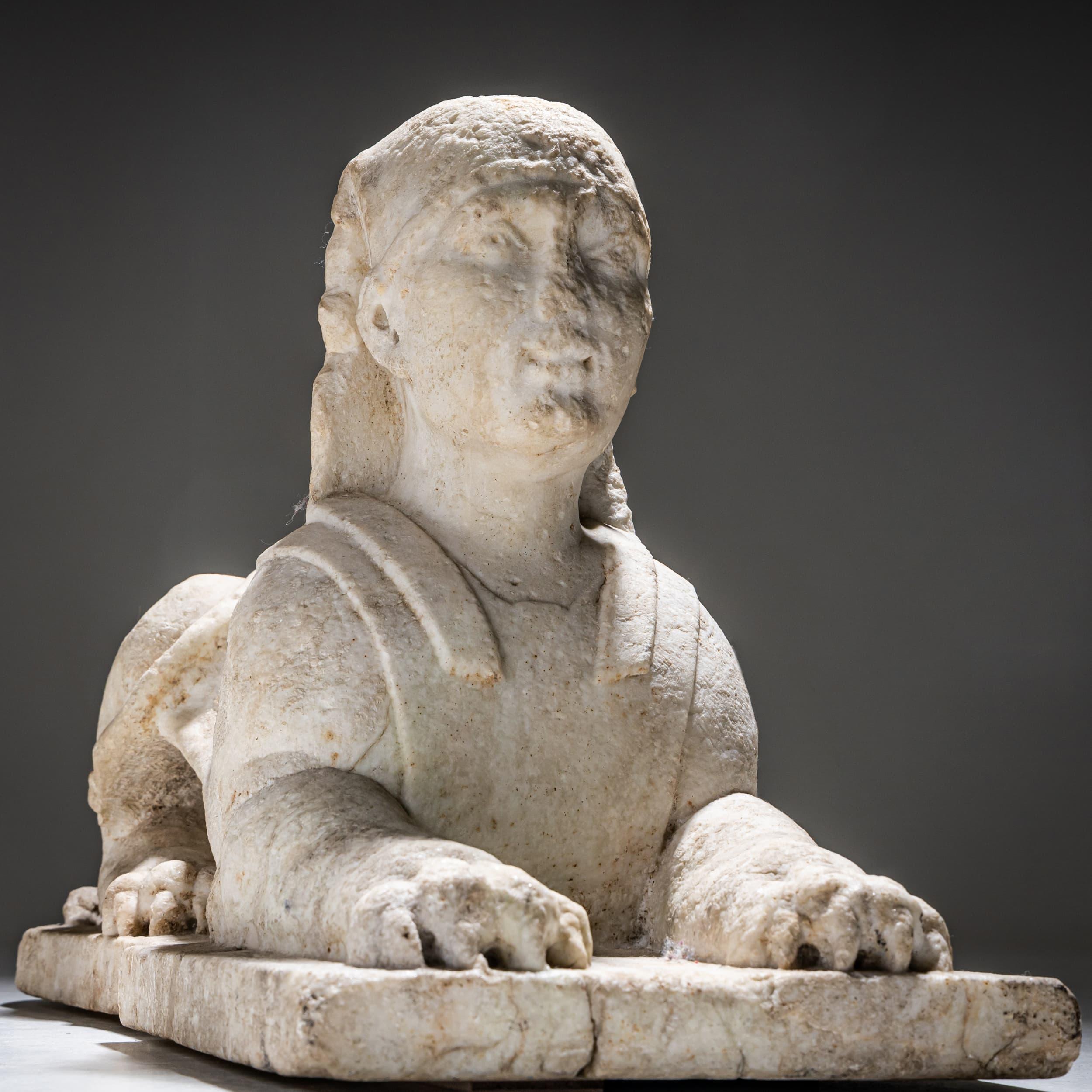 Pair of Marble Sphinxes, Italy, 17th Century in vendita 1