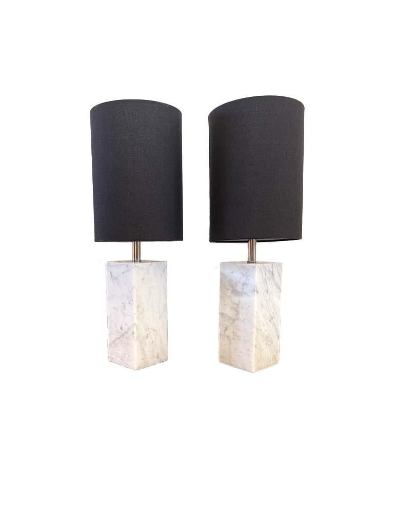 Mid-Century Modern Pair of Marble Square Column Table Lamps in the Manner of T.H. Robsjohn-Gibbings For Sale