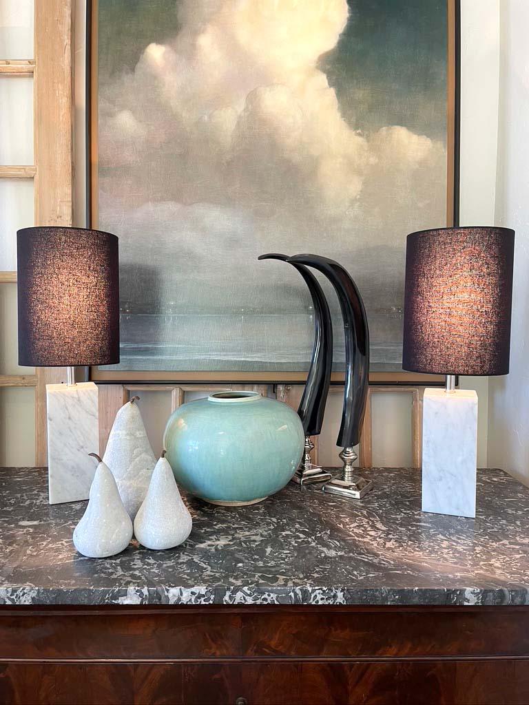 Pair of Marble Square Column Table Lamps in the Manner of T.H. Robsjohn-Gibbings In Good Condition For Sale In Wichita, KS