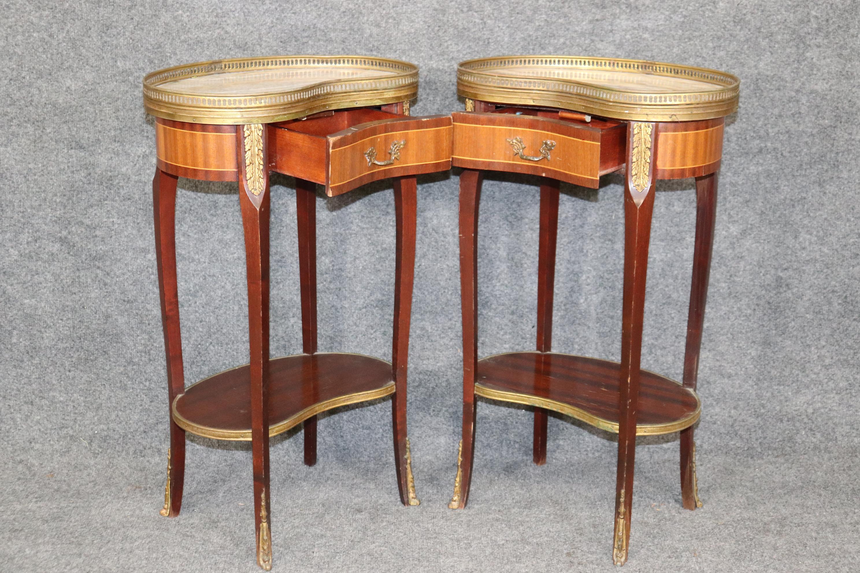 Pair of Marble Top Satinwood French Louis XV Kidney Shape Nightstands circa 1940 For Sale 5