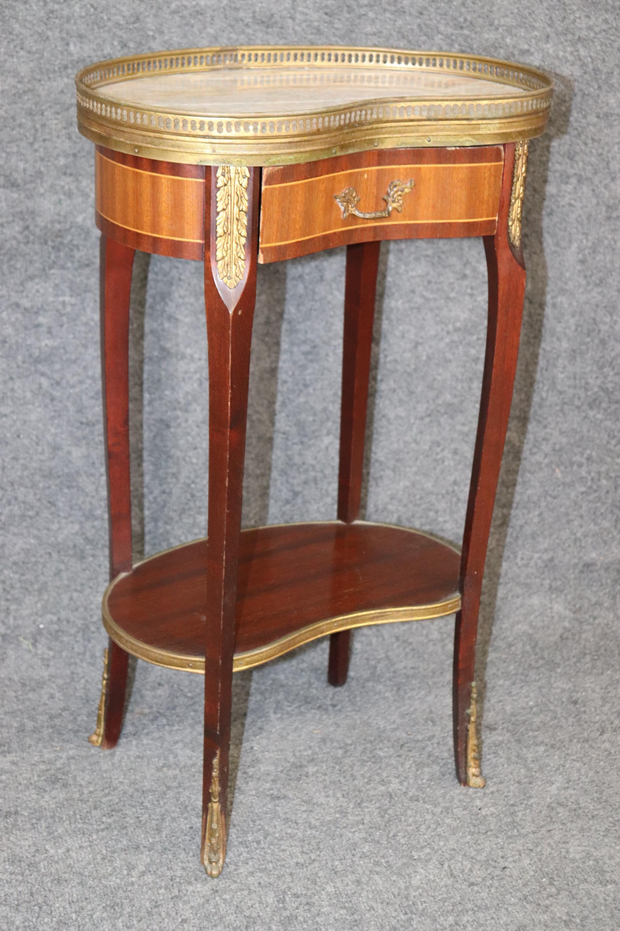 Pair of Marble Top Satinwood French Louis XV Kidney Shape Nightstands circa 1940 For Sale 8
