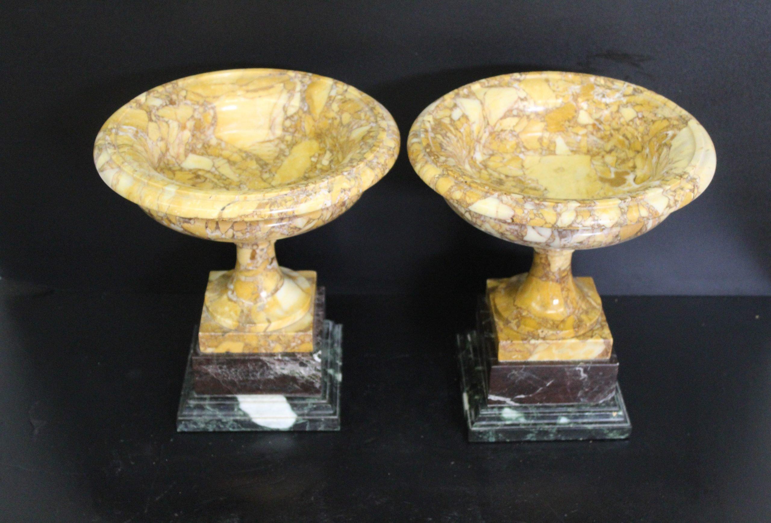 Pair of Marble Vases In Good Condition For Sale In Rome, IT
