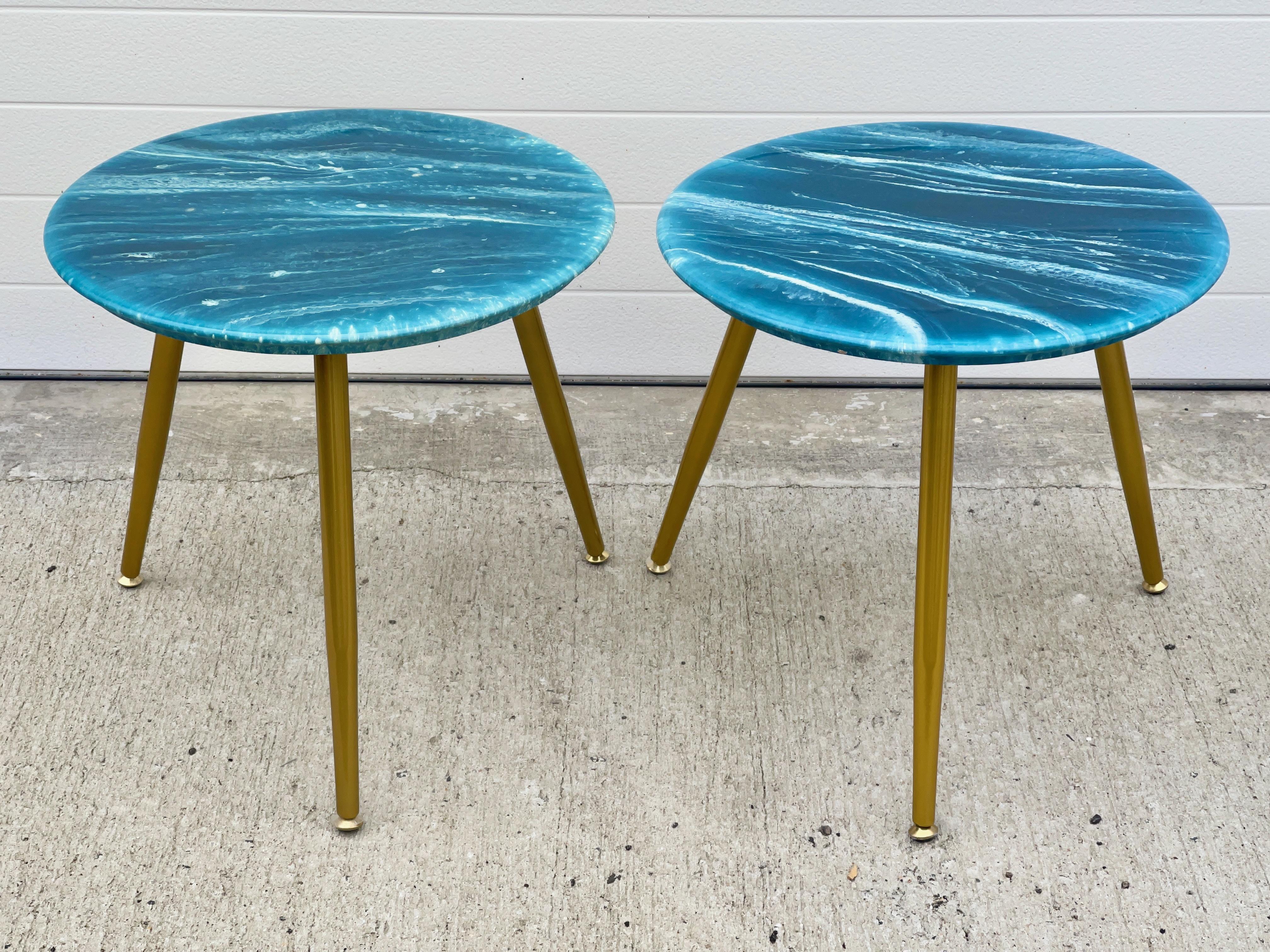 Mid-Century Modern Pair of MarbleCraft Round Side Tables For Sale