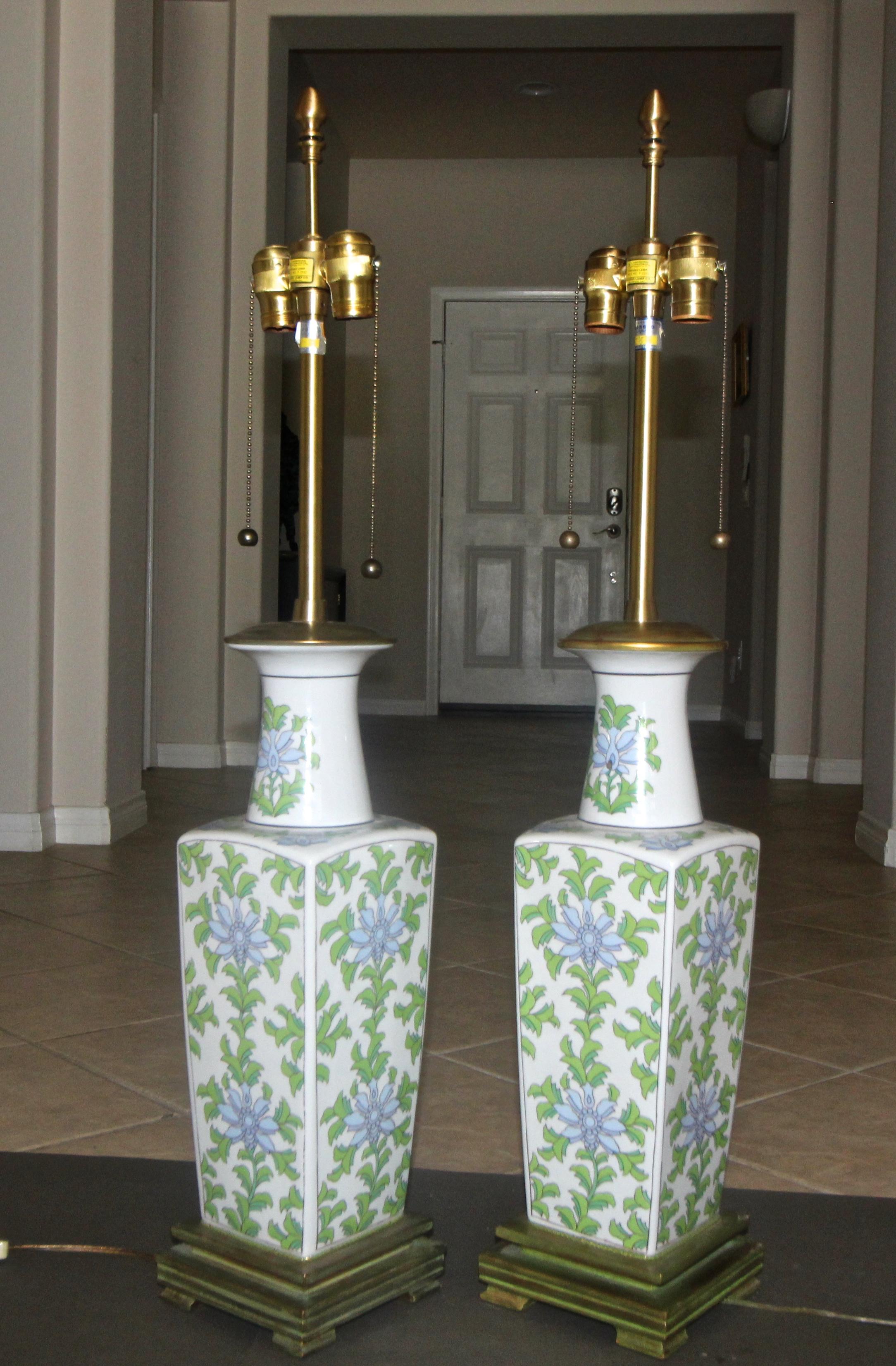 Pair of Marbro Asian Floral Porcelain Table Lamps In Good Condition In Palm Springs, CA