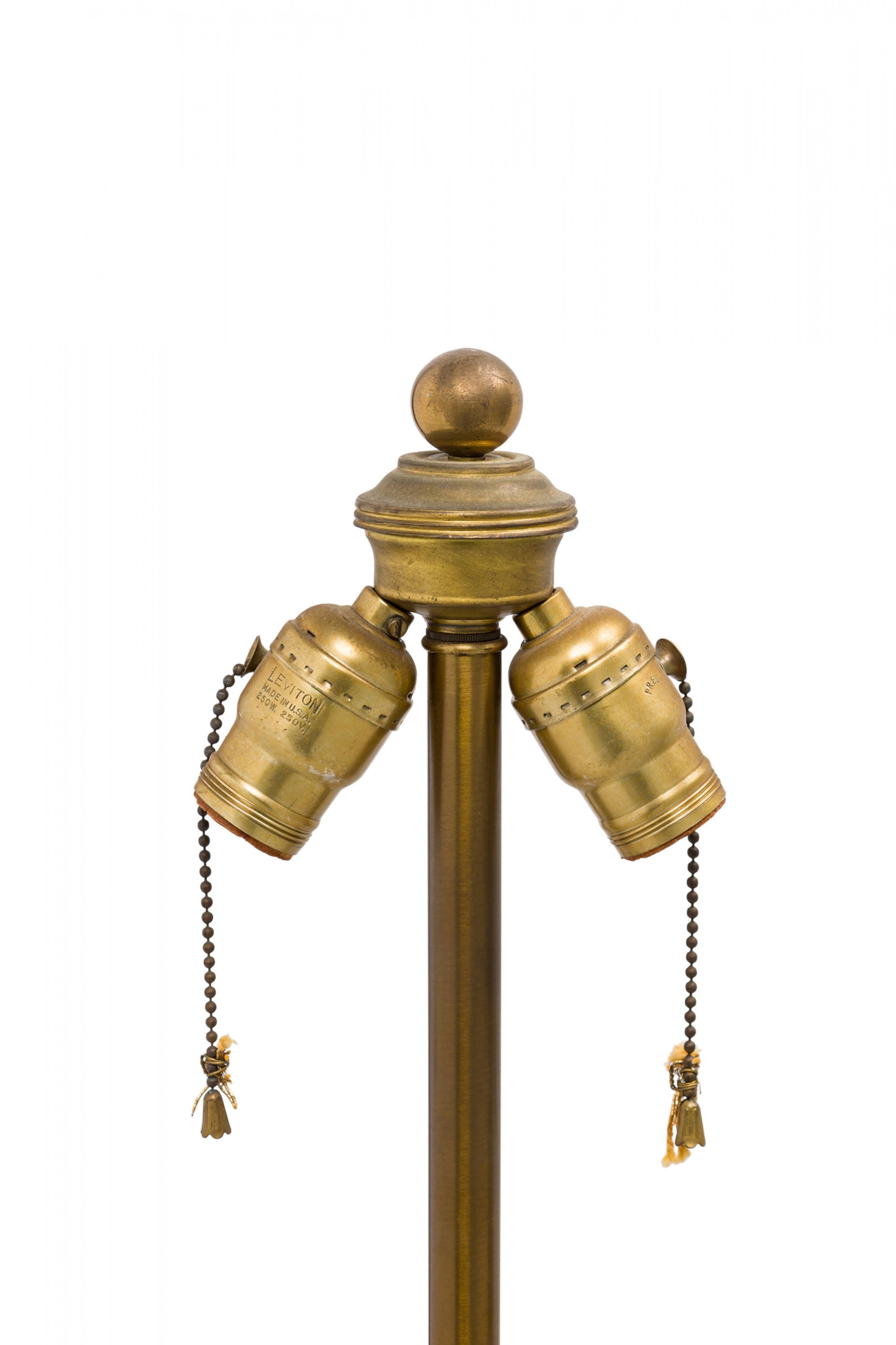 Mid-Century Modern Paire de lampes de bureau Marbro en verre irisé américain du milieu du siècle dernier en vente