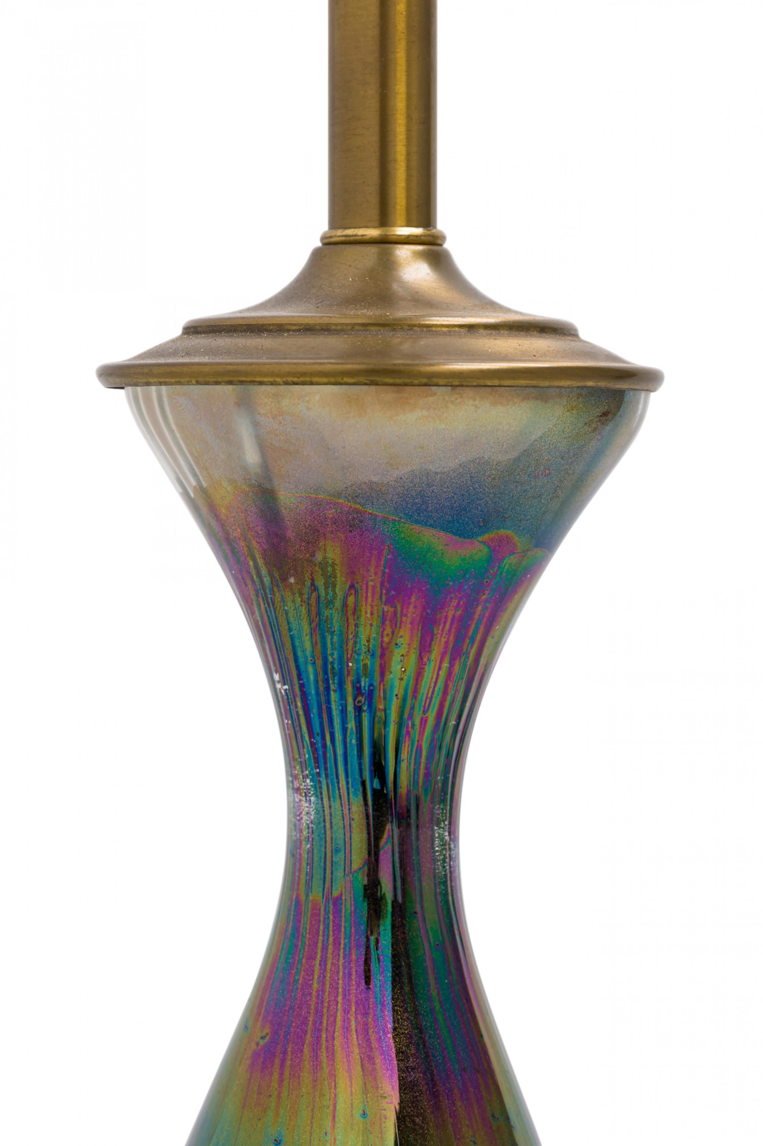 Américain Paire de lampes de bureau Marbro en verre irisé américain du milieu du siècle dernier en vente