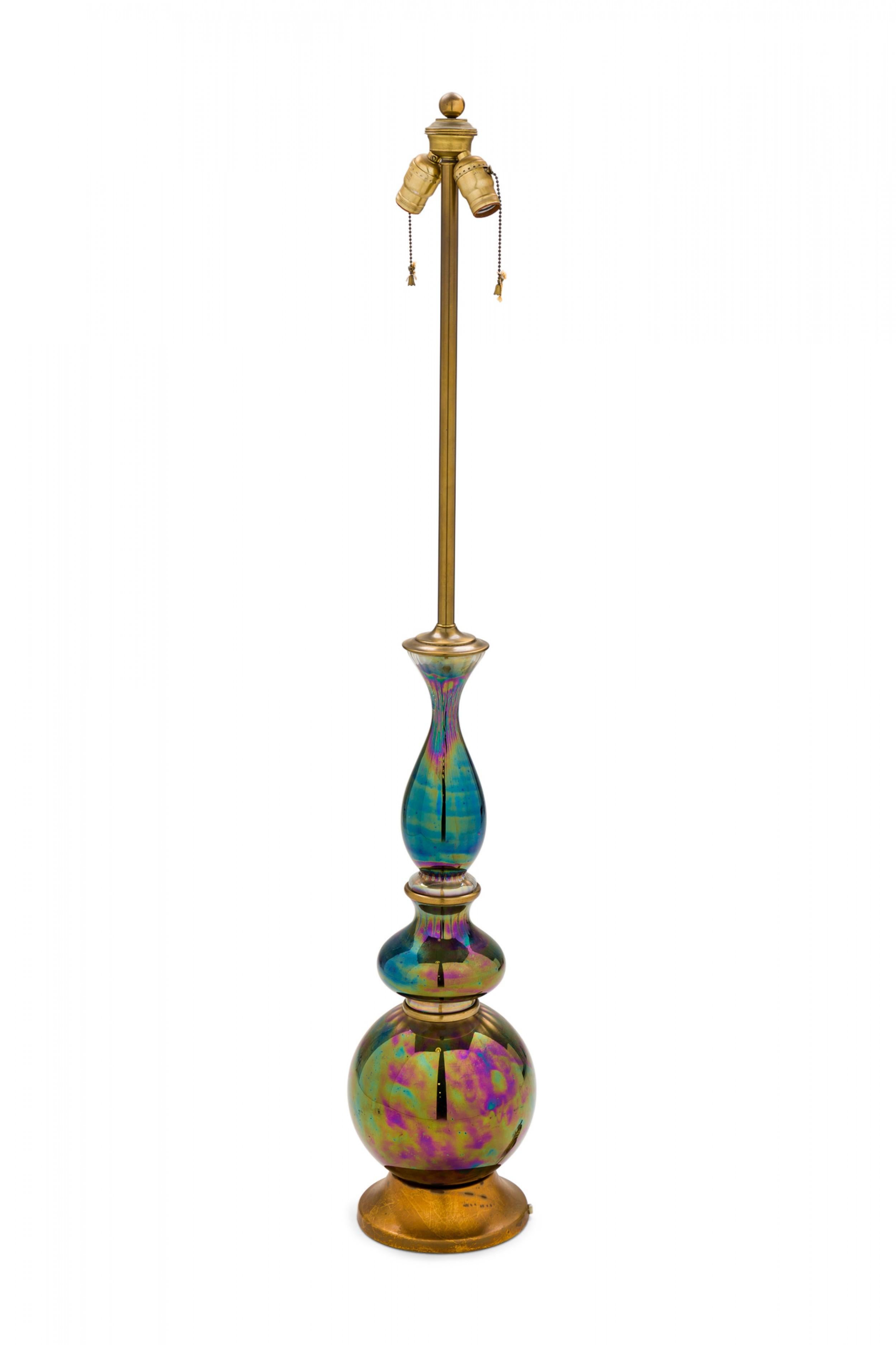 Métal Paire de lampes de bureau Marbro en verre irisé américain du milieu du siècle dernier en vente