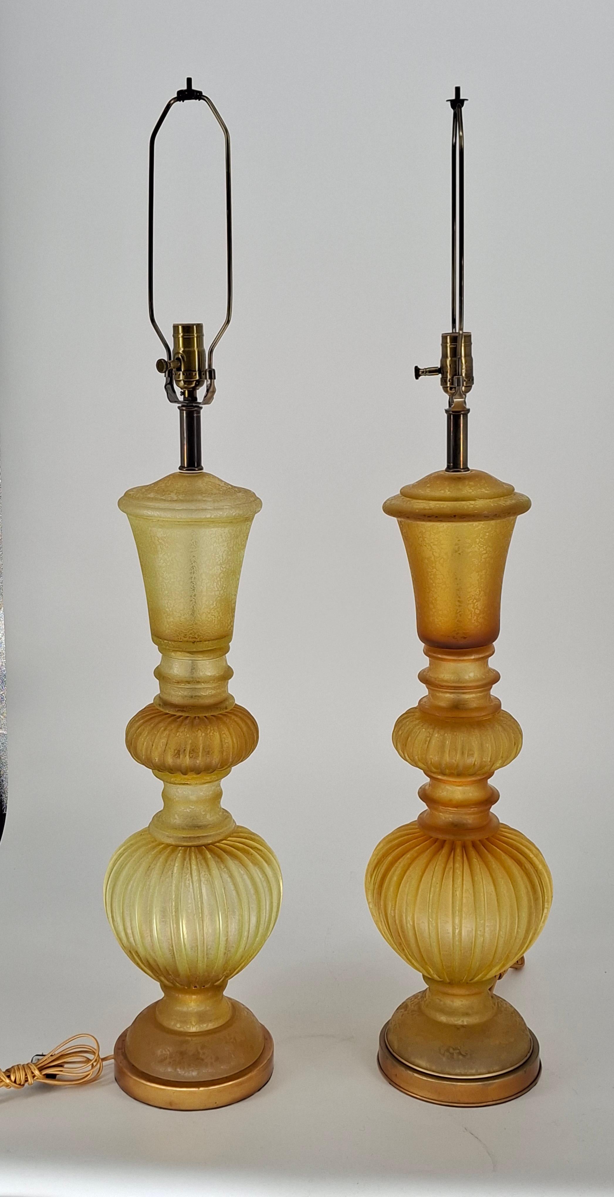 Paire de lampes de table en verre ambré 