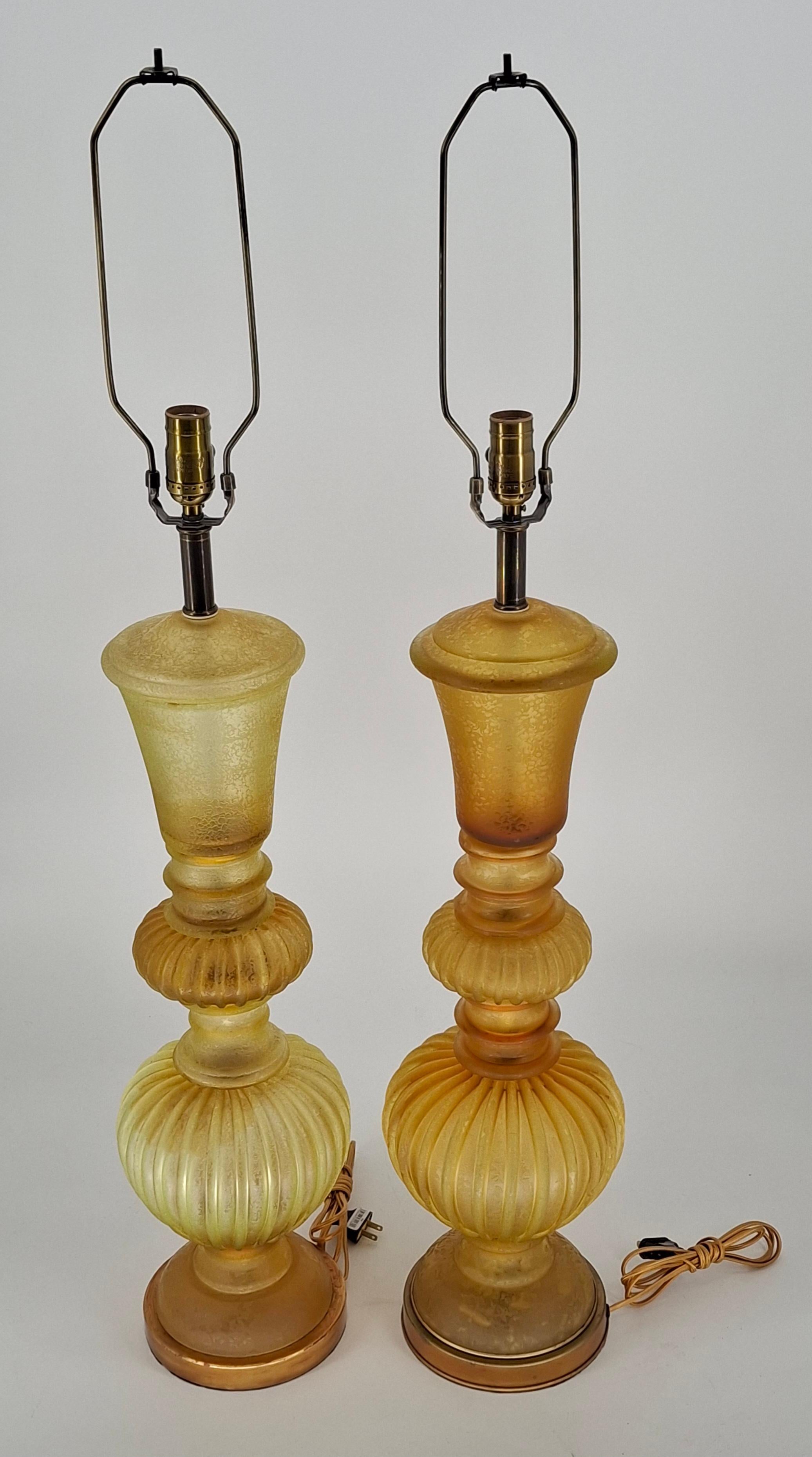 Paire de lampes de table en verre ambré 