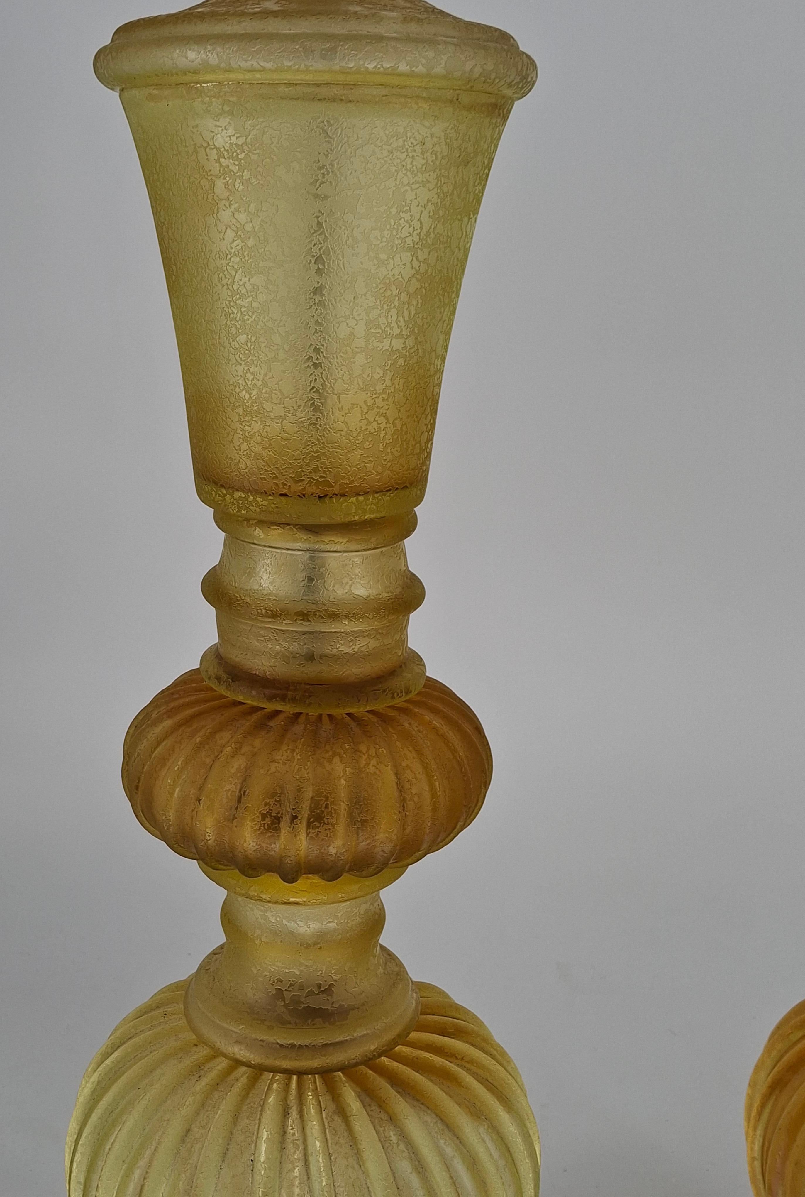 Paire de lampes de table en verre ambré 