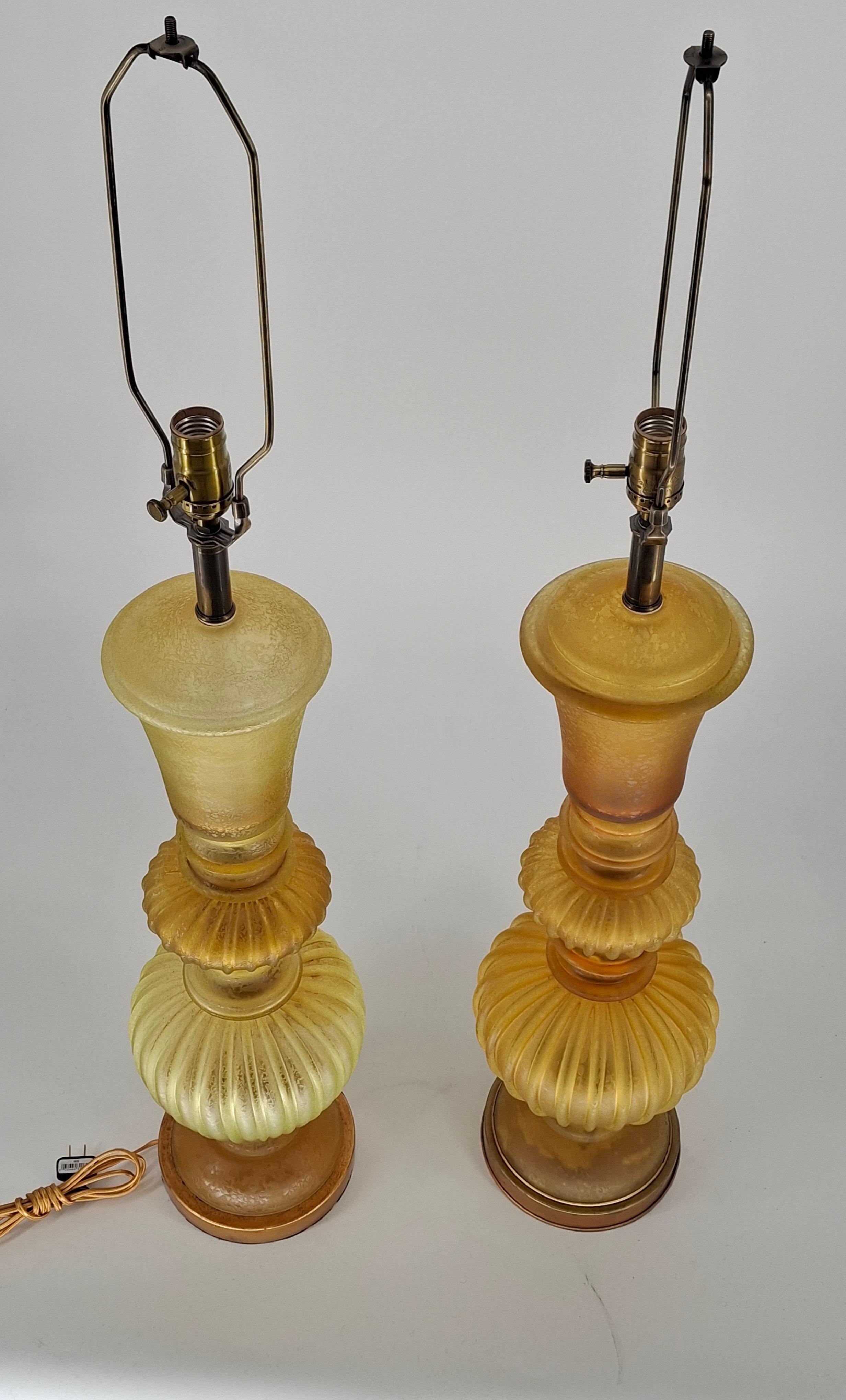 Paire de lampes de table en verre ambré 