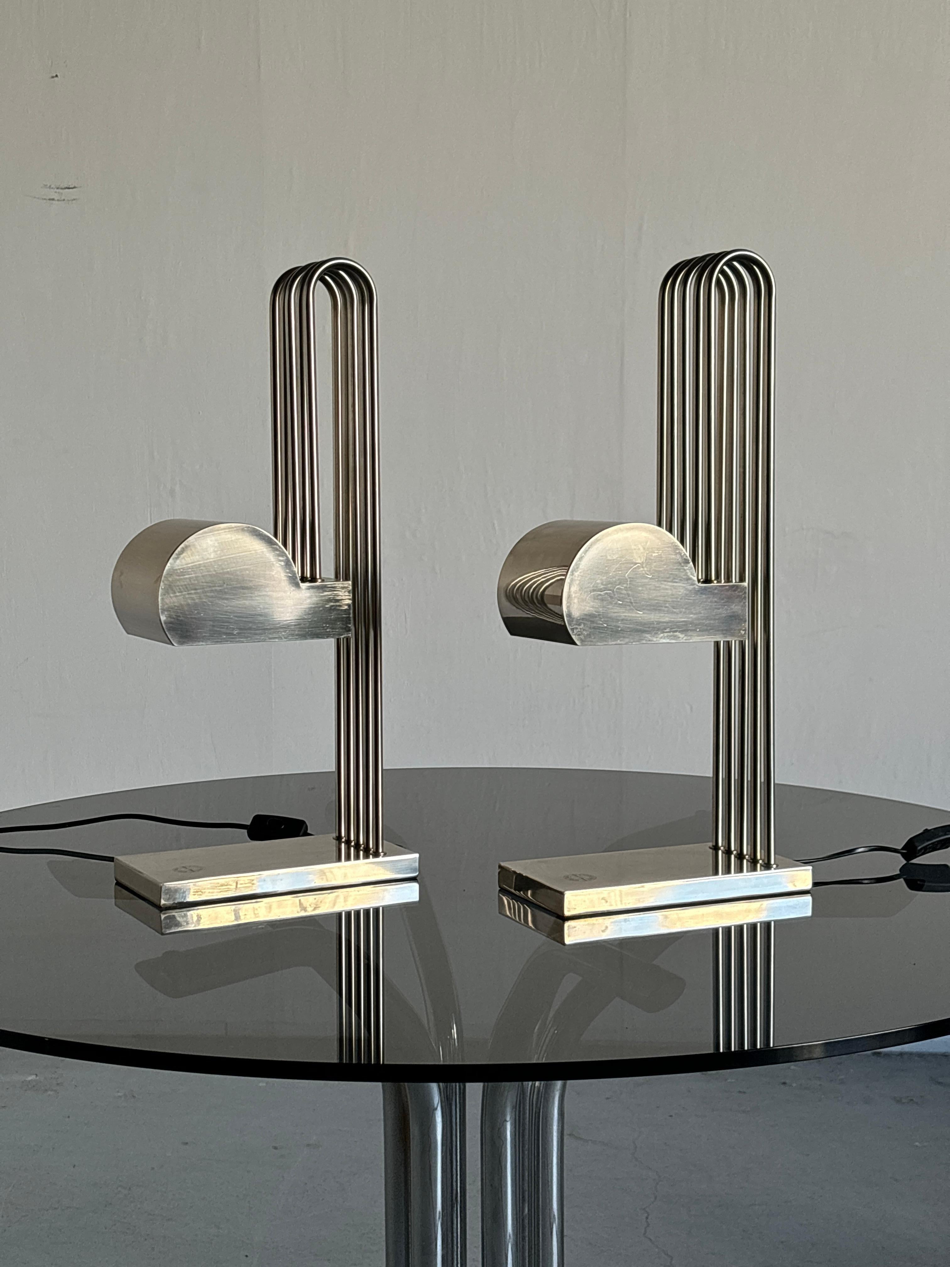 Pair of the architectural table lamps based on the design by Marcel Breuer for the The International Exhibition of Modern Decorative and Industrial Arts in Paris, held in Paris, France, from April to October 1925.
Made entirely from nickel-plated