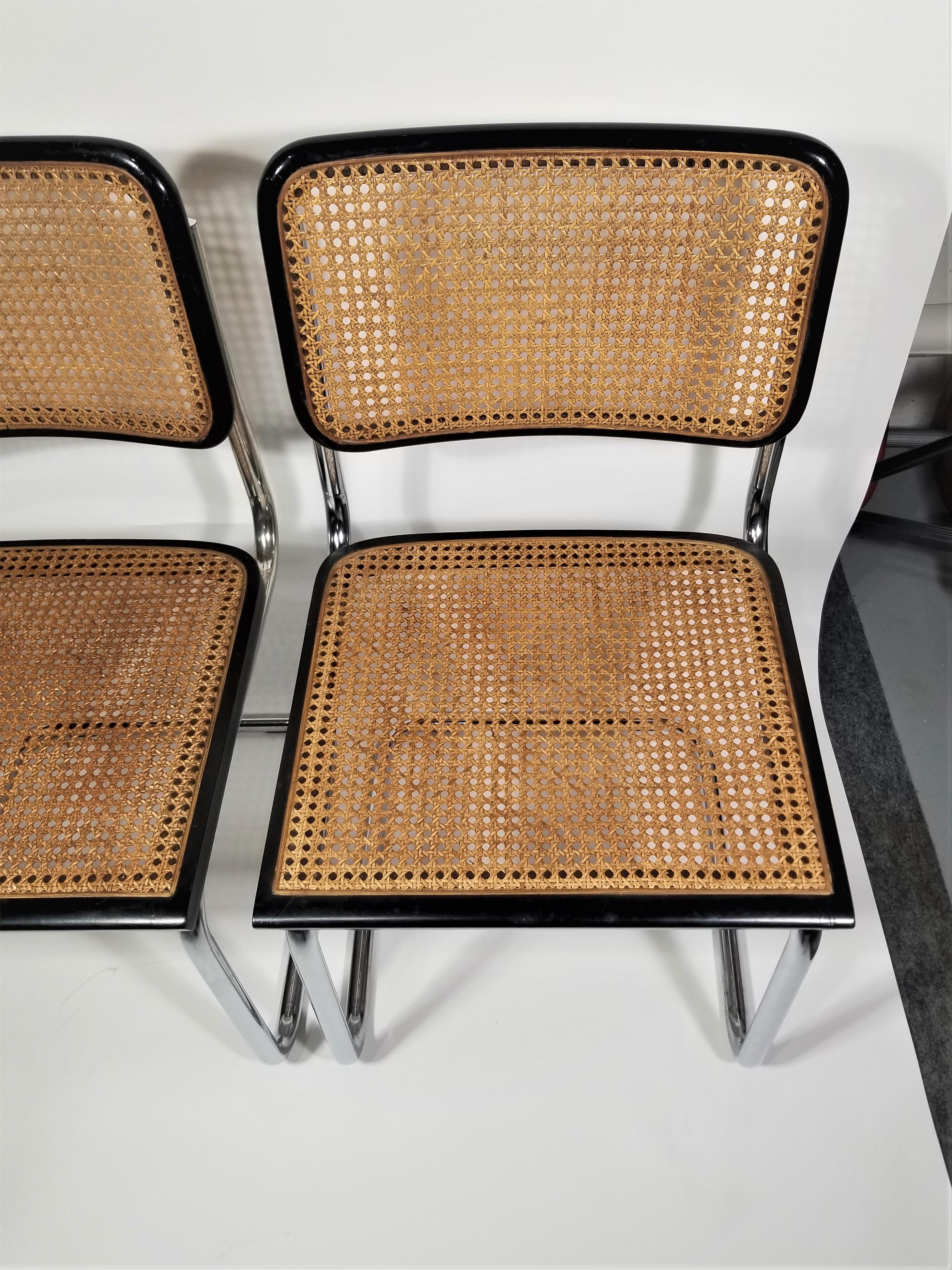 Italiano Coppia di  Marcel Breuer Cesca Side Chairs Finitura nera in vendita