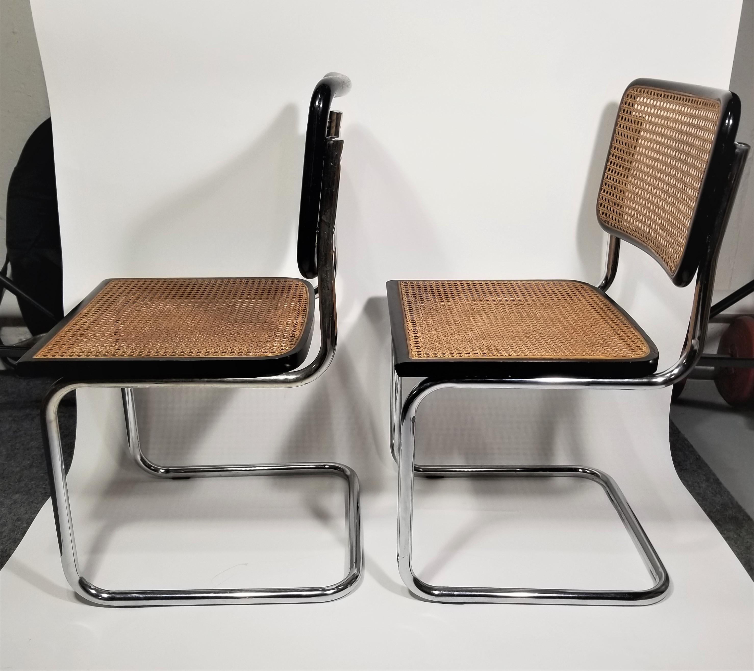 Coppia di  Marcel Breuer Cesca Side Chairs Finitura nera In condizioni buone in vendita a New York, NY