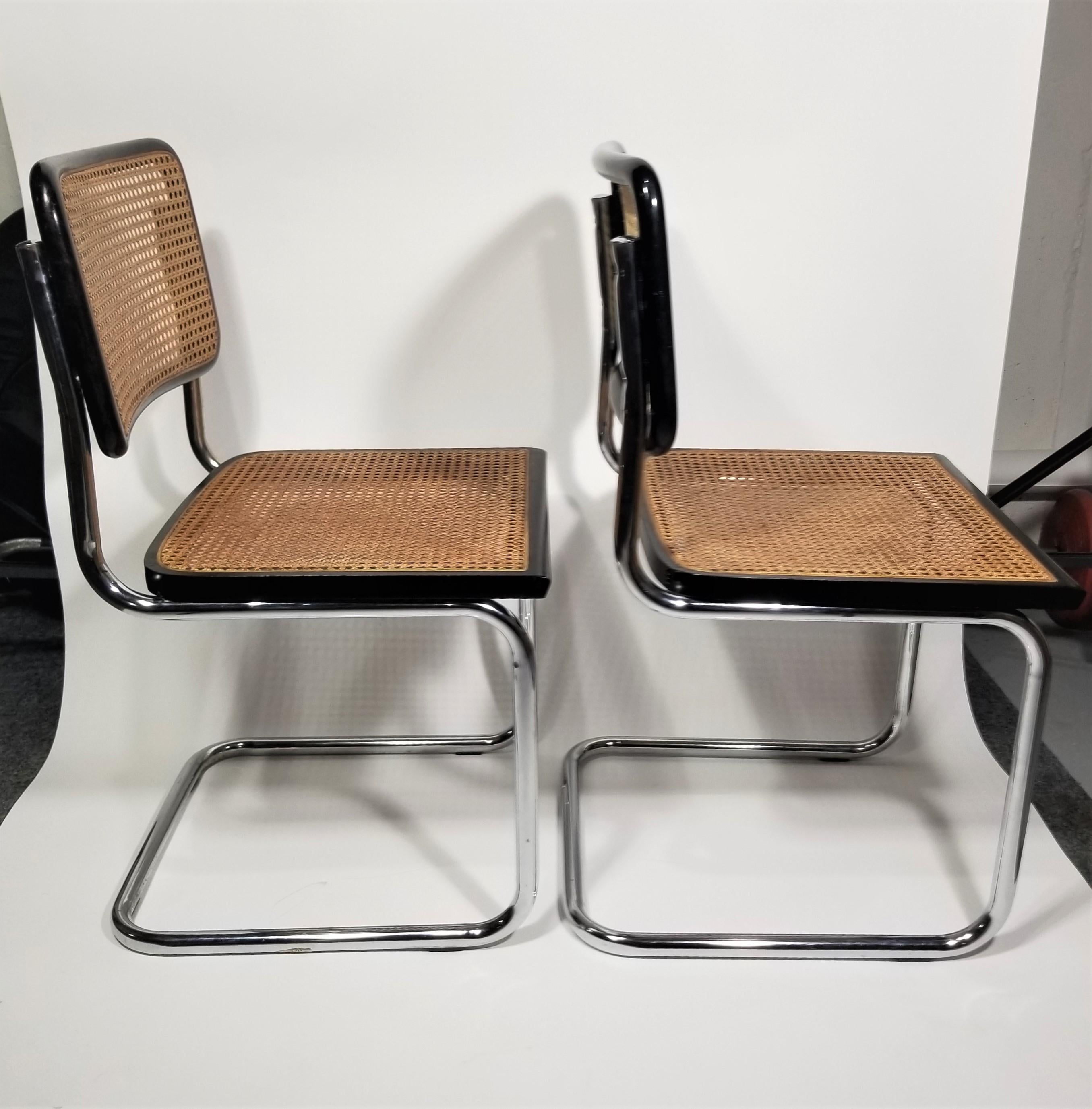 XX secolo Coppia di  Marcel Breuer Cesca Side Chairs Finitura nera in vendita