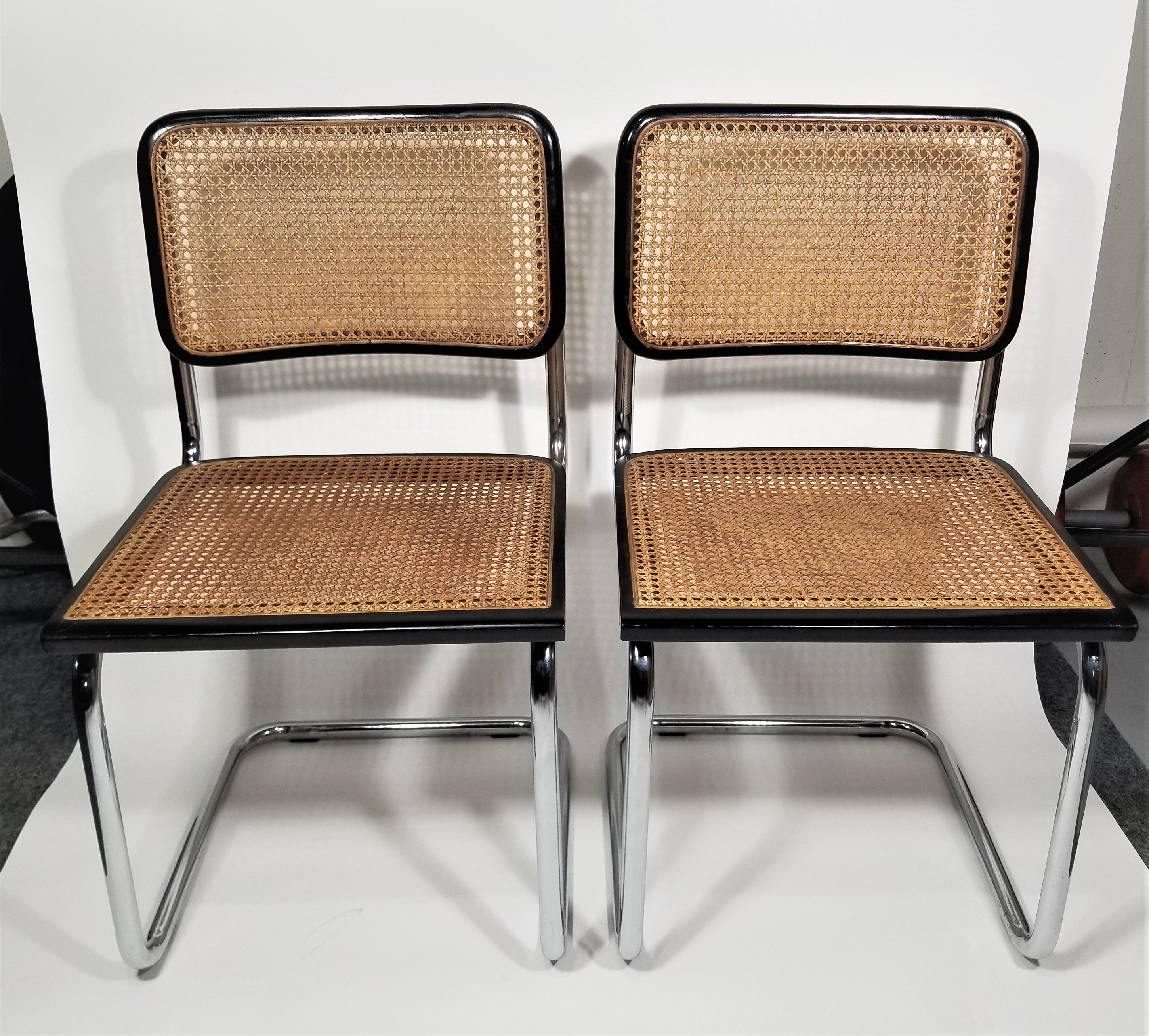 Coppia di  Marcel Breuer Cesca Side Chairs Finitura nera in vendita