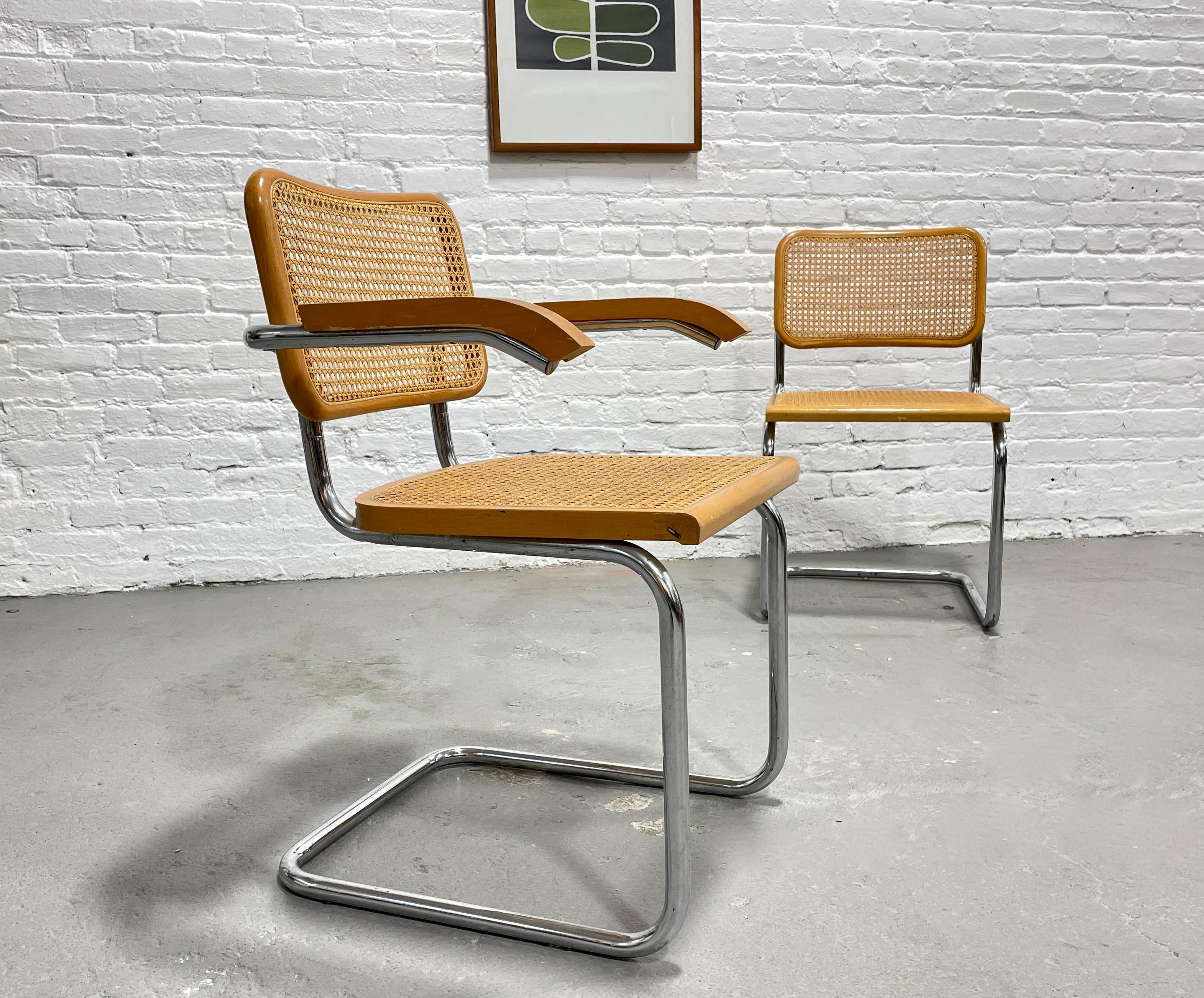 Ein Paar moderne Esszimmerstühle im Stil von Marcel Breuer CESCA aus der Mitte des Jahrhunderts im Angebot 1