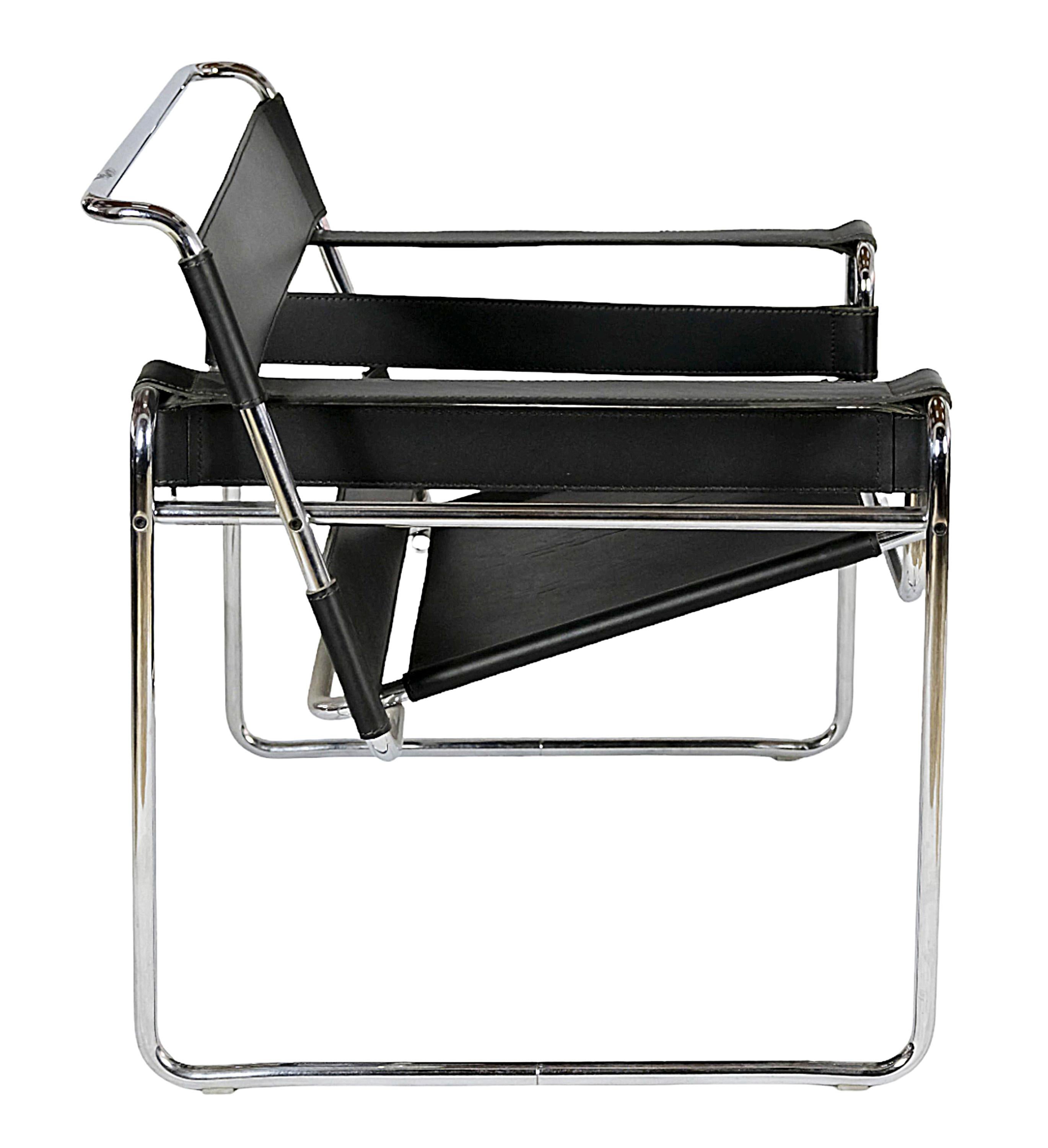 Ein Paar Wassily-Loungesessel von Marcel Breuer, signiert Knoll Studio (Italienisch) im Angebot