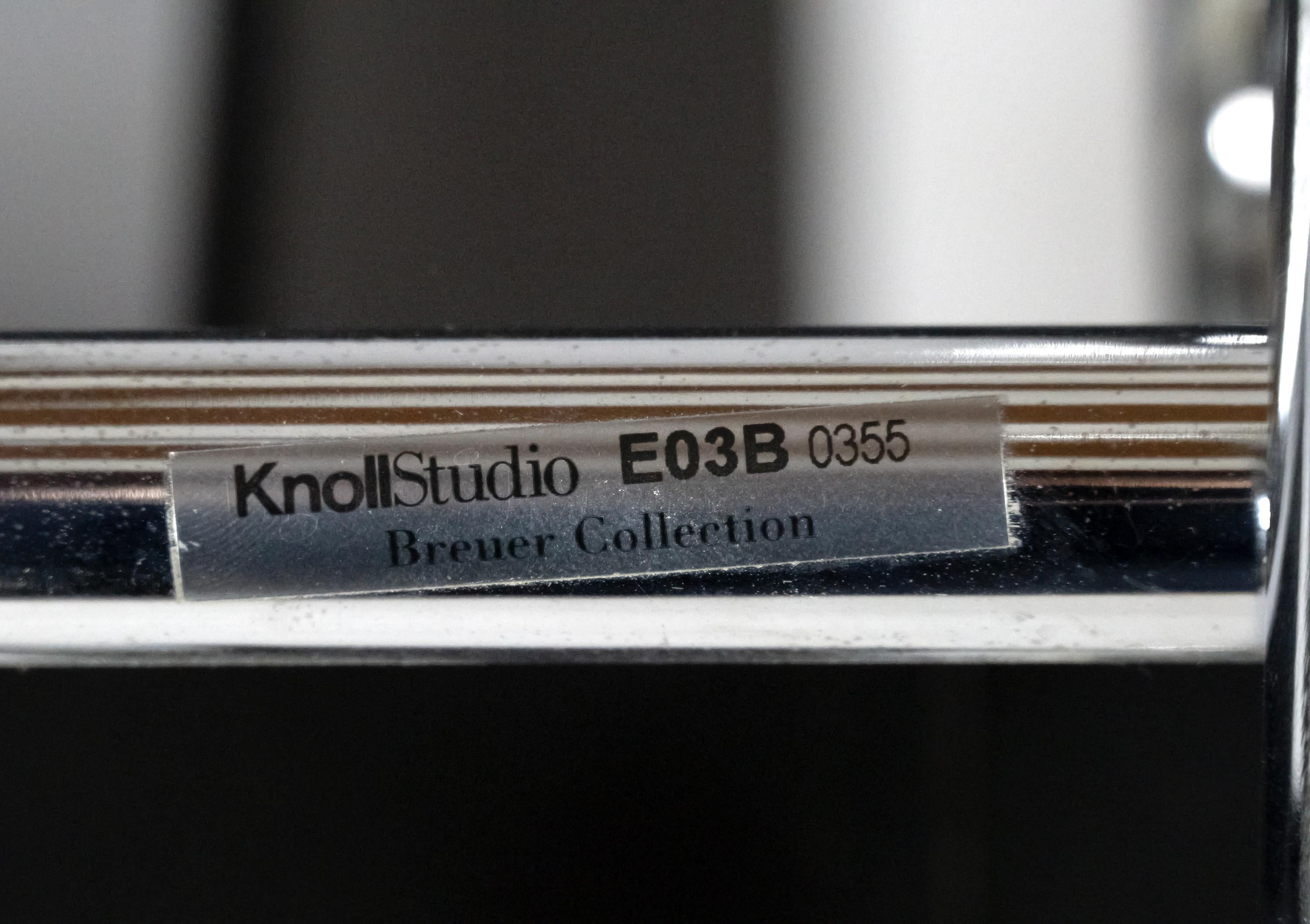 Ein Paar Wassily-Loungesessel von Marcel Breuer, signiert Knoll Studio (Leder) im Angebot
