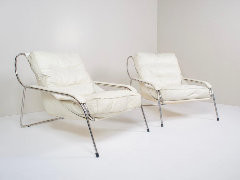 Pair of amazing Marco Zanuso Maggiolina white leather chairs by Zanotta, designed in Italy in 1947 and manufactured in the 1970s. These elegant chairs have a chrome steel frame that supports this leather lounge chair. The chair is very comfortable