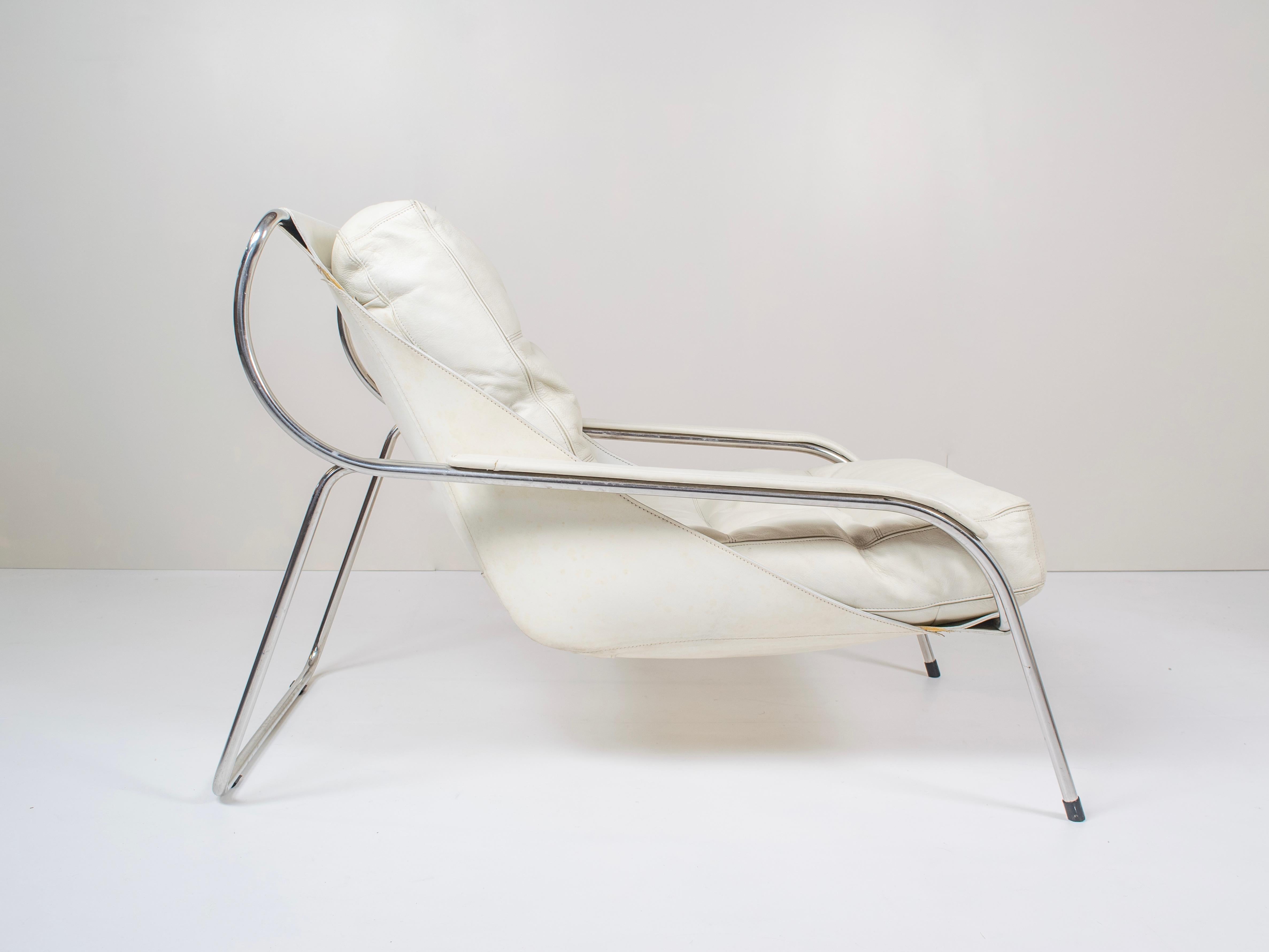 Pair of Marco Zanuso Maggiolina White Leather Chairs by Zanotta, Italy, 1947 In Good Condition In Hellouw, NL