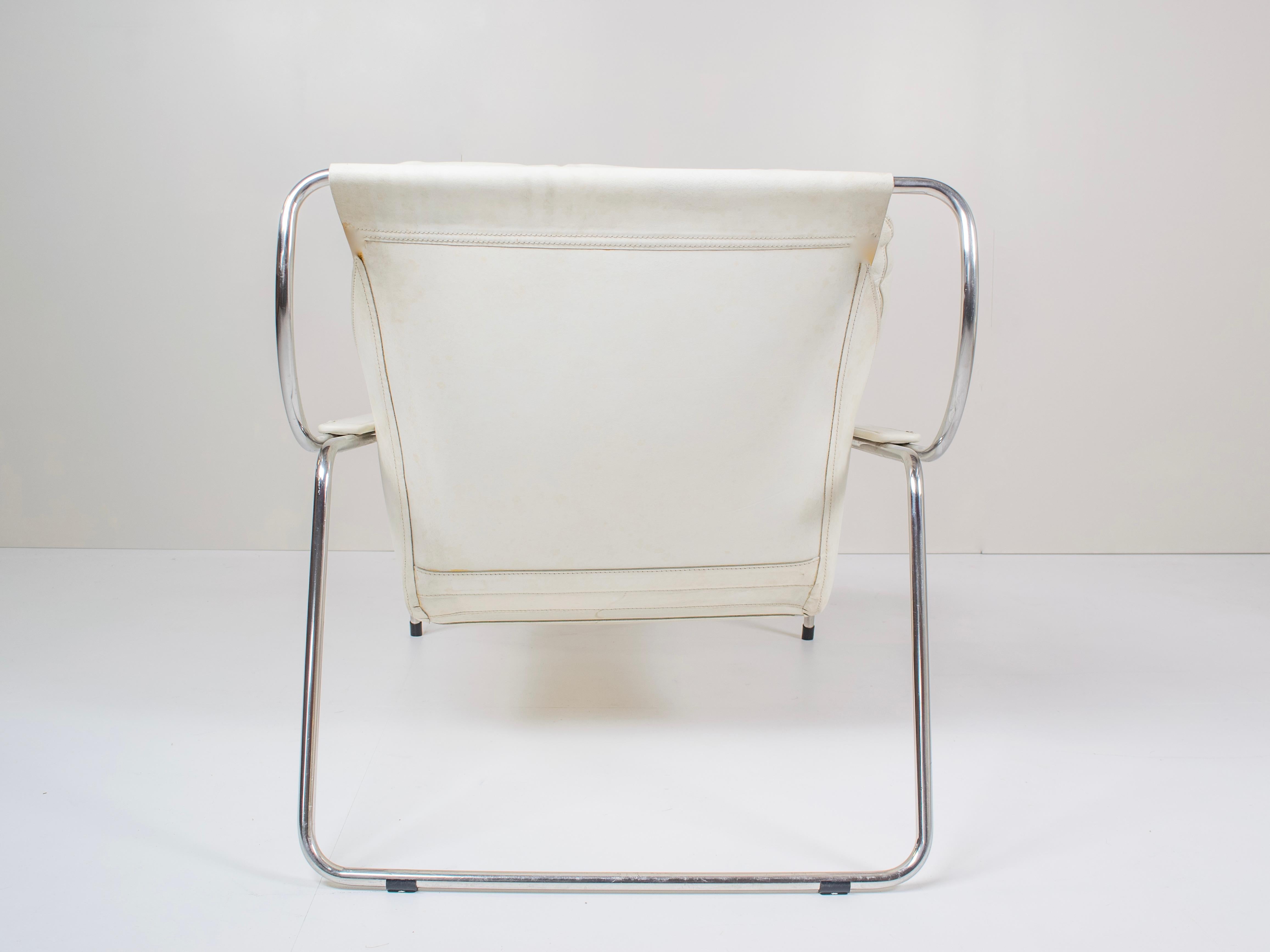 Late 20th Century Pair of Marco Zanuso Maggiolina White Leather Chairs by Zanotta, Italy, 1947