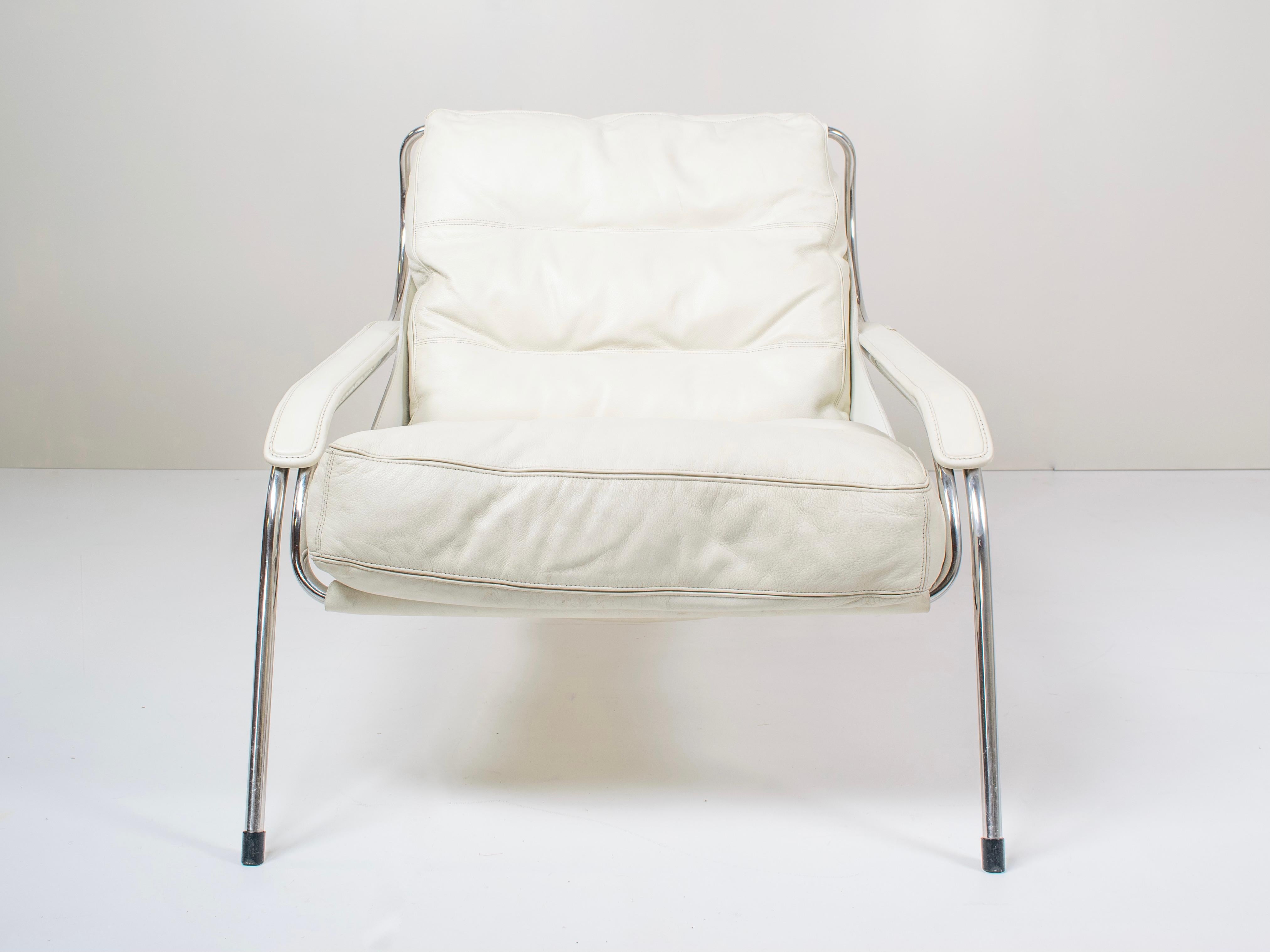 Pair of Marco Zanuso Maggiolina White Leather Chairs by Zanotta, Italy, 1947 2